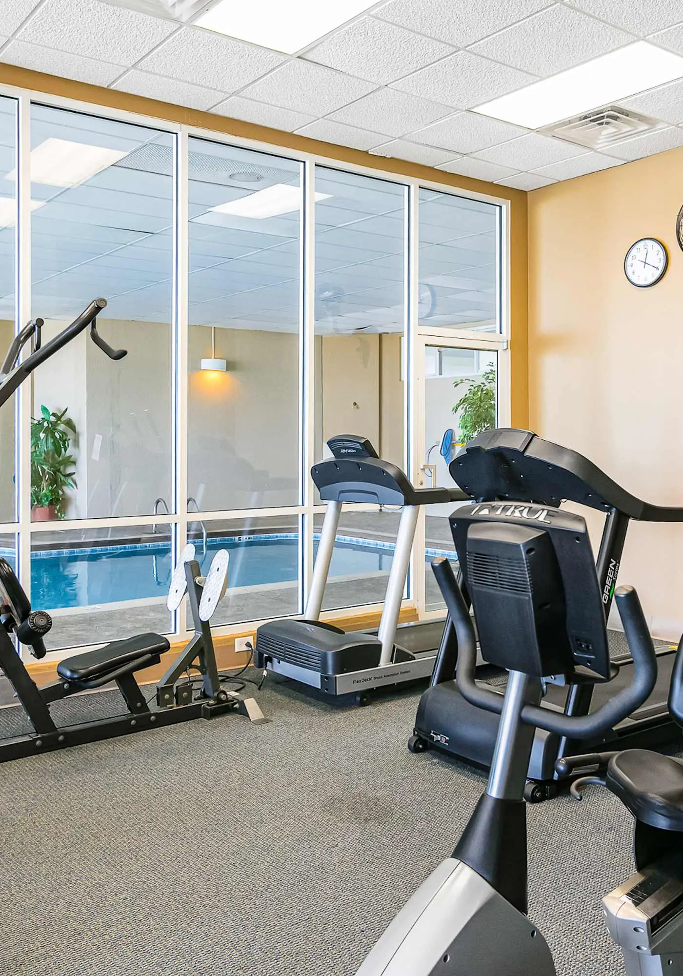 Beachfront condo with Gulf views, indoor & outdoor pools, gym & sauna