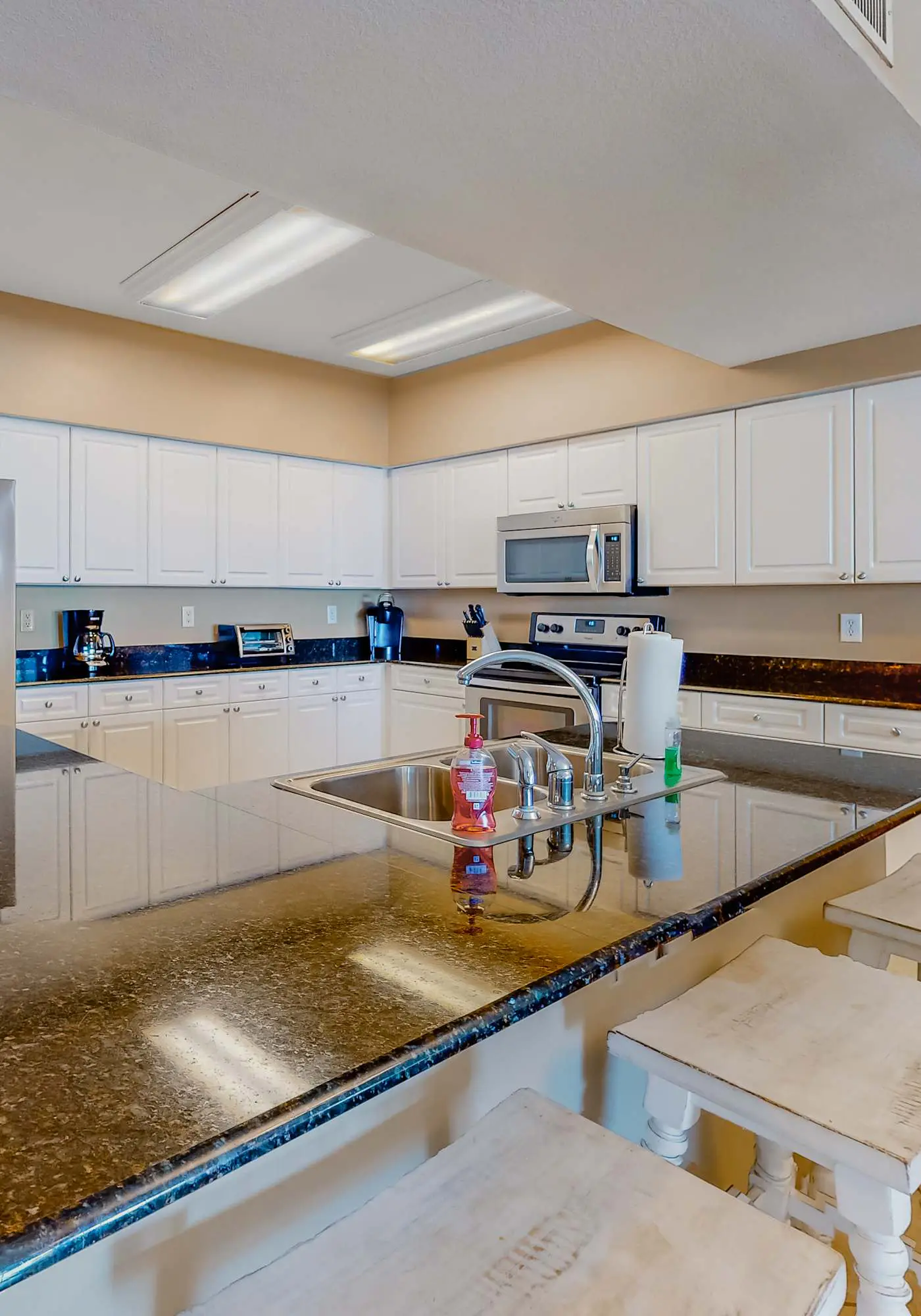 Beachfront condo with Gulf views, indoor & outdoor pools, gym & sauna