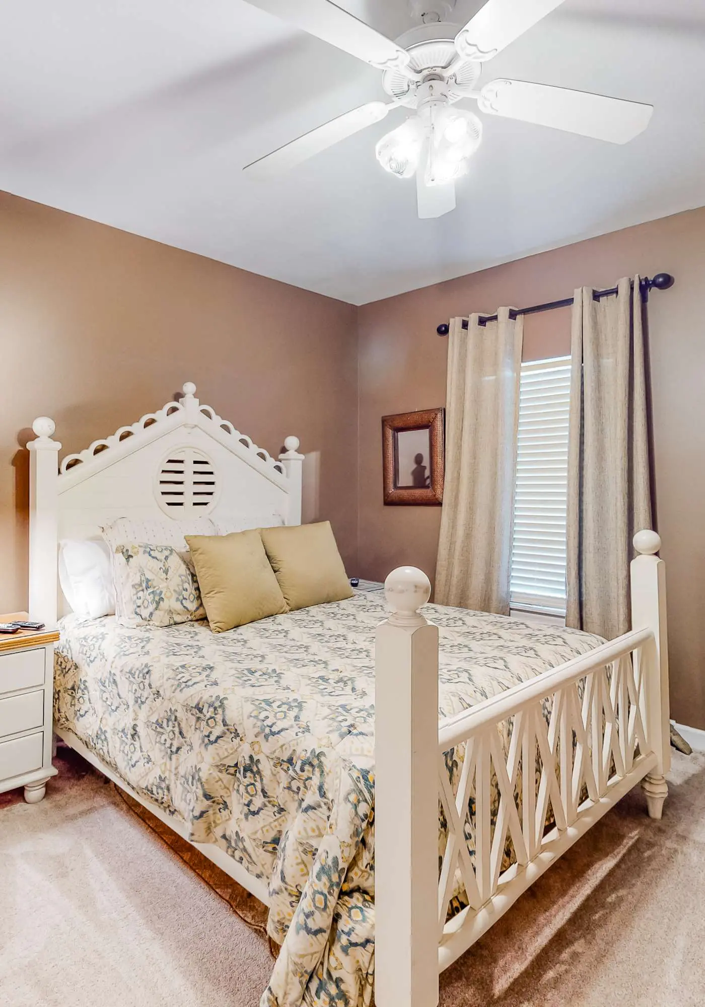 Beachfront condo with Gulf views, indoor & outdoor pools, gym & sauna