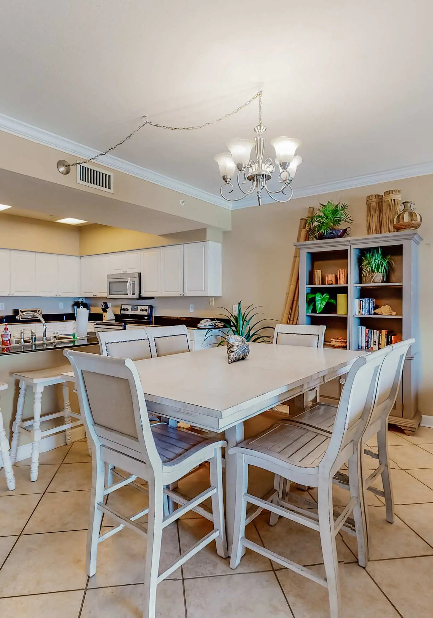 Beachfront condo with Gulf views, indoor & outdoor pools, gym & sauna