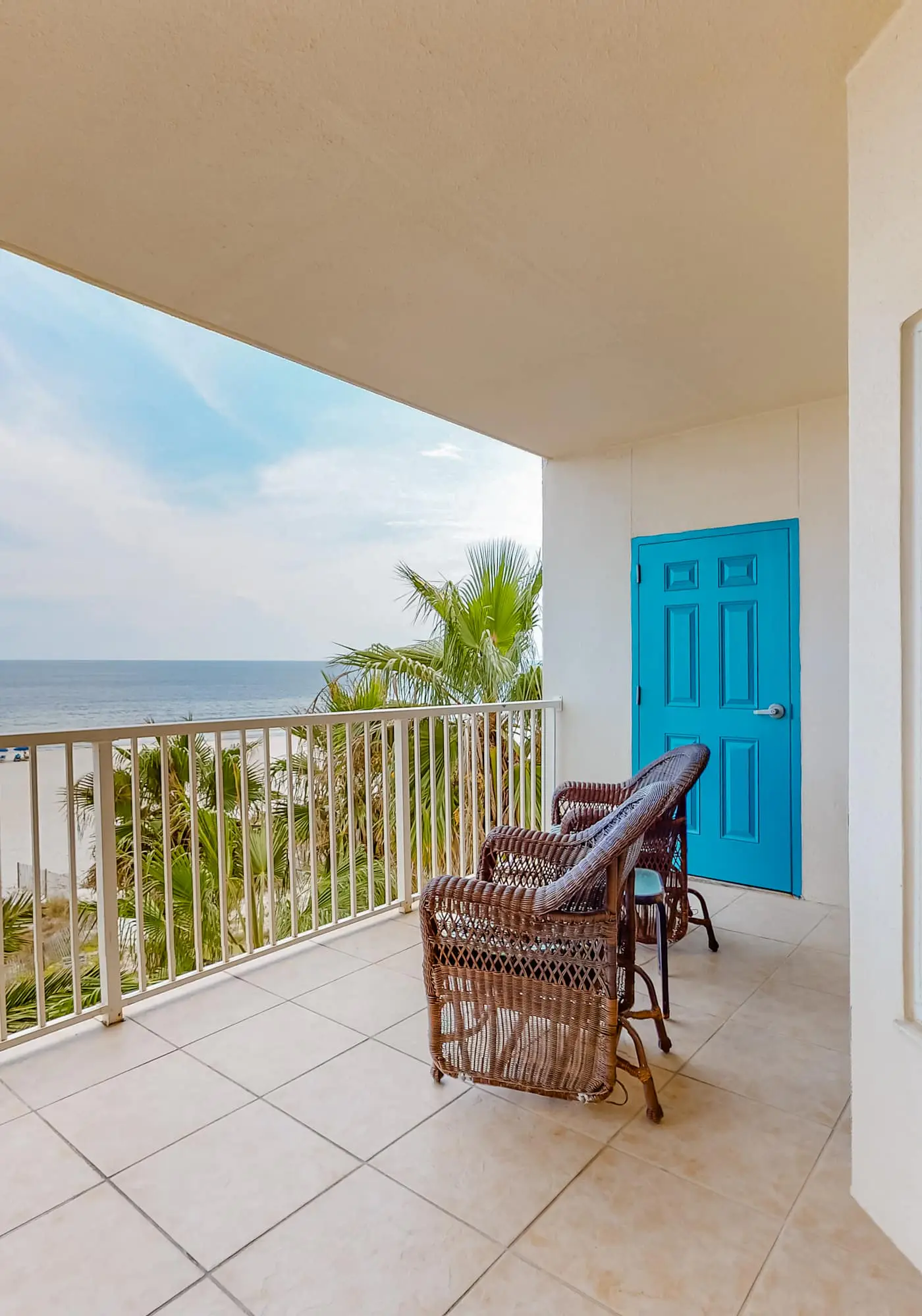 Beachfront condo with Gulf views, indoor & outdoor pools, gym & sauna