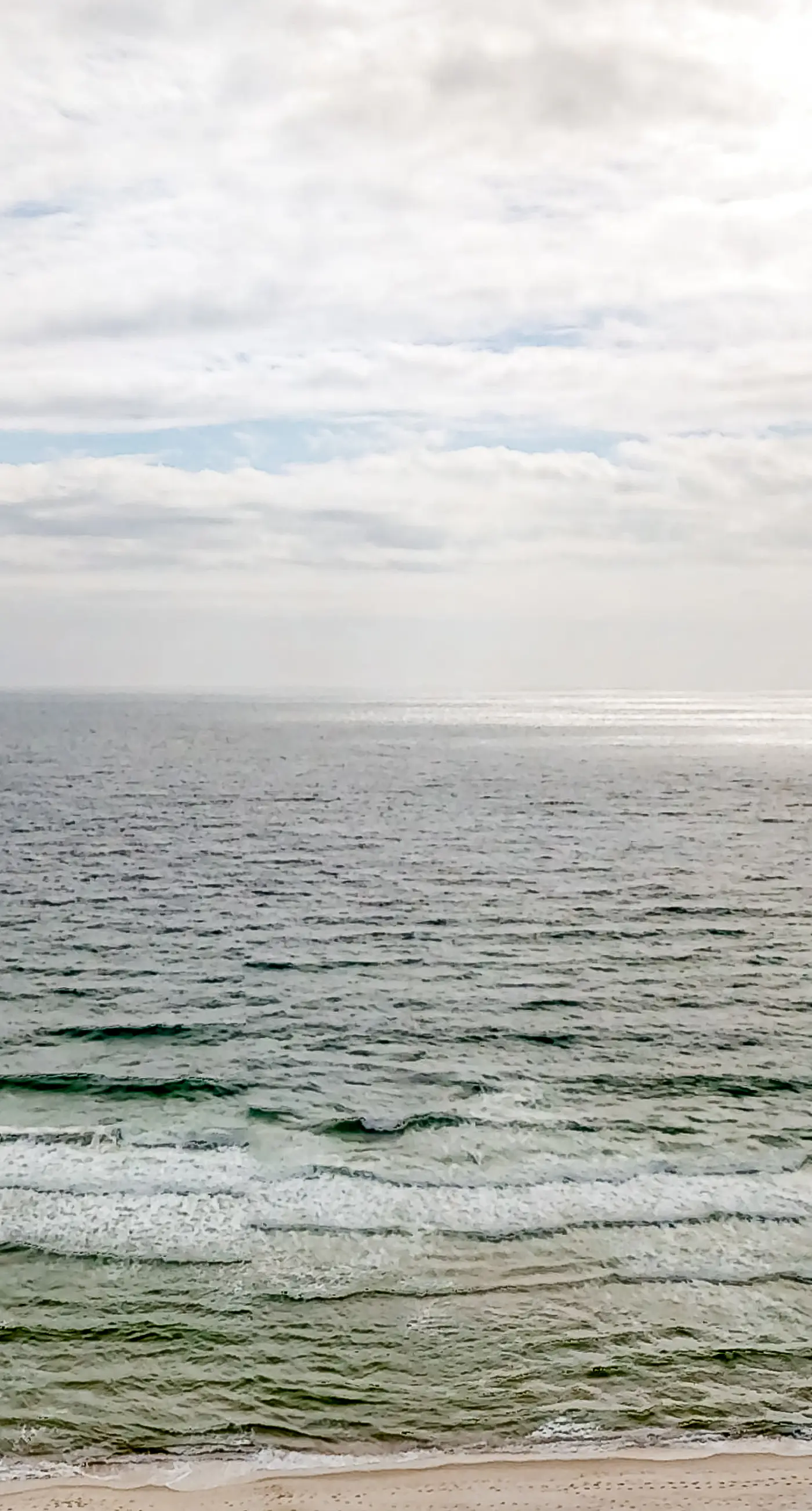 Gulf-front getaway with pool, hot tub, athletic courts & central AC