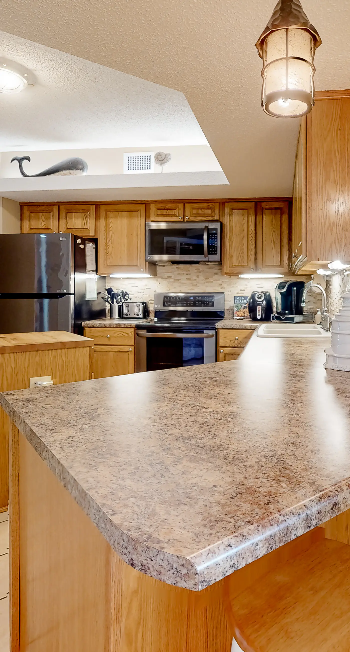 Gulf-front getaway with pool, hot tub, athletic courts & central AC