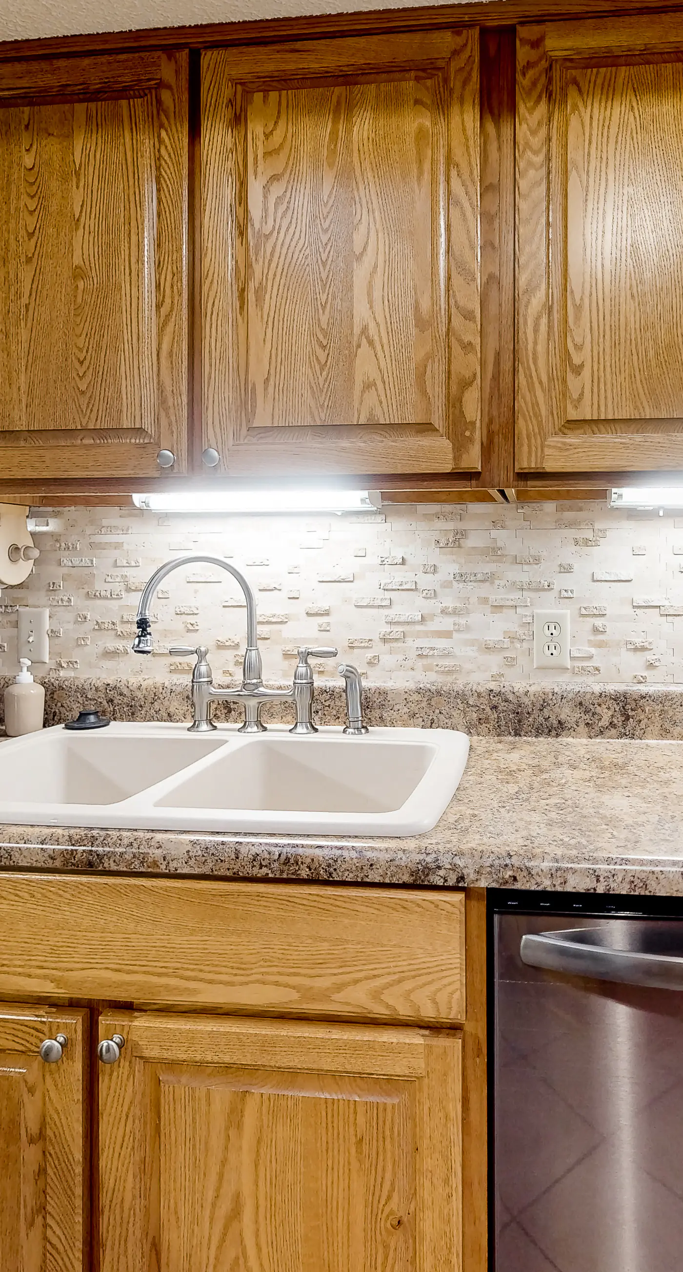 Gulf-front getaway with pool, hot tub, athletic courts & central AC