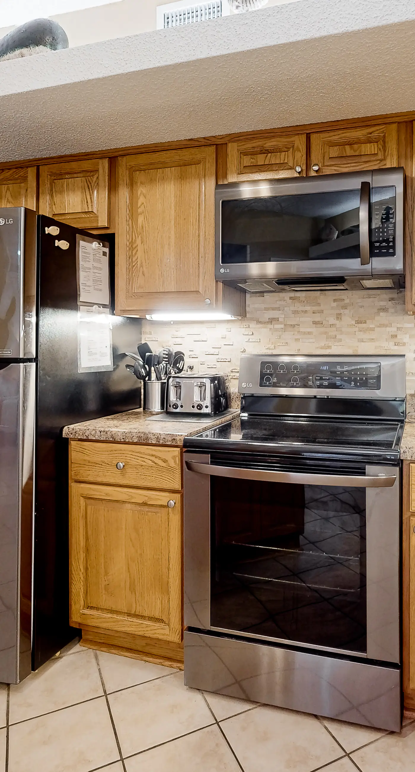 Gulf-front getaway with pool, hot tub, athletic courts & central AC