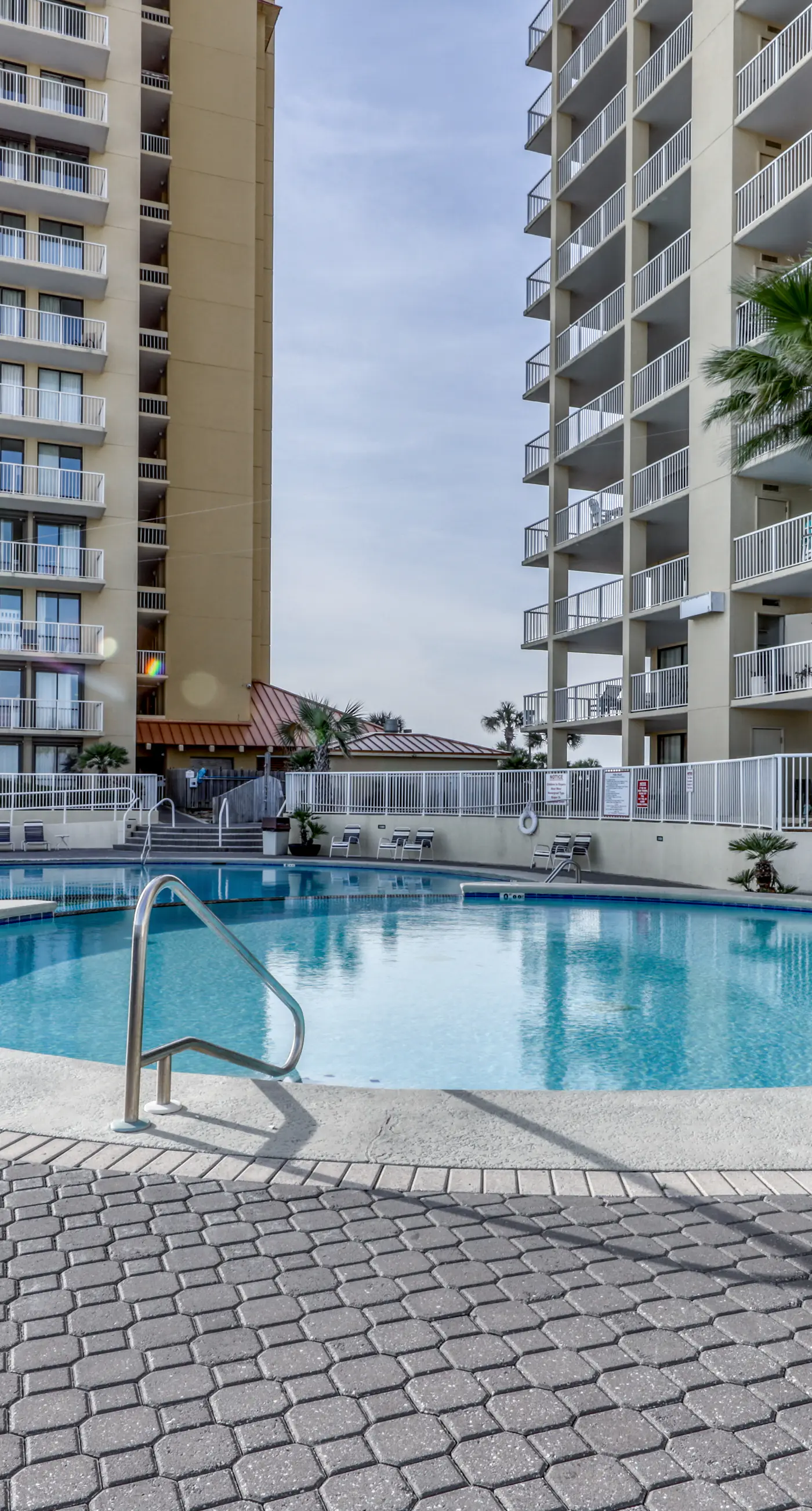 Gulf-front getaway with pool, hot tub, athletic courts & central AC