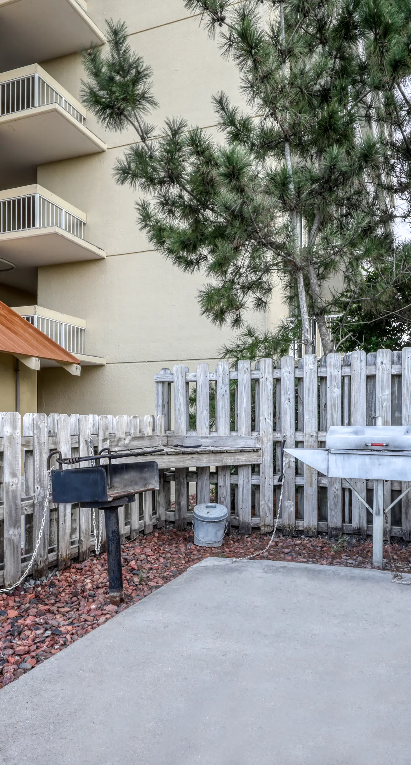 Gulf-front getaway with pool, hot tub, athletic courts & central AC