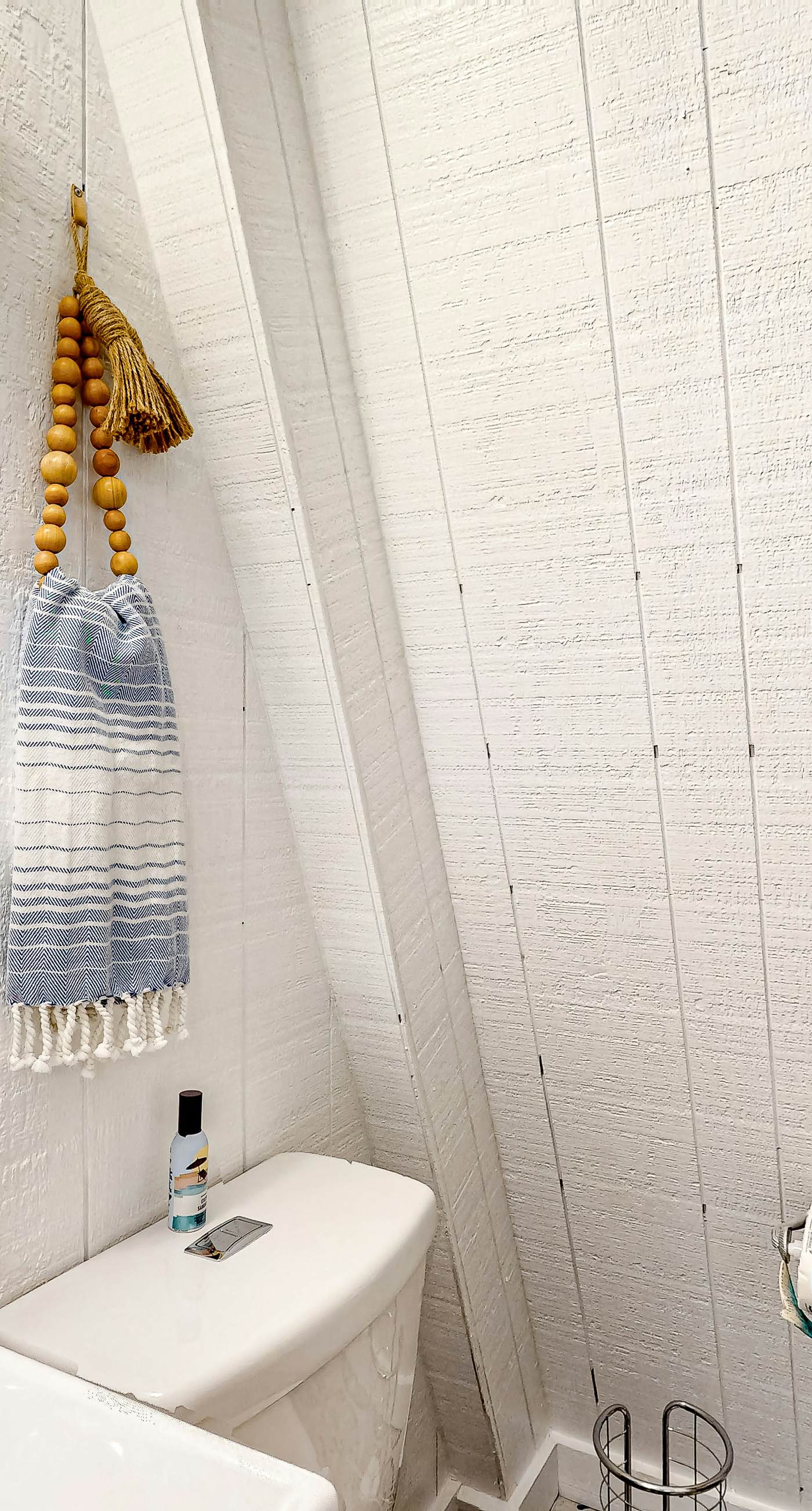 Charming A-frame with whimsical decor, WiFi, decks, sunroom, W&D, & AC - dogs OK