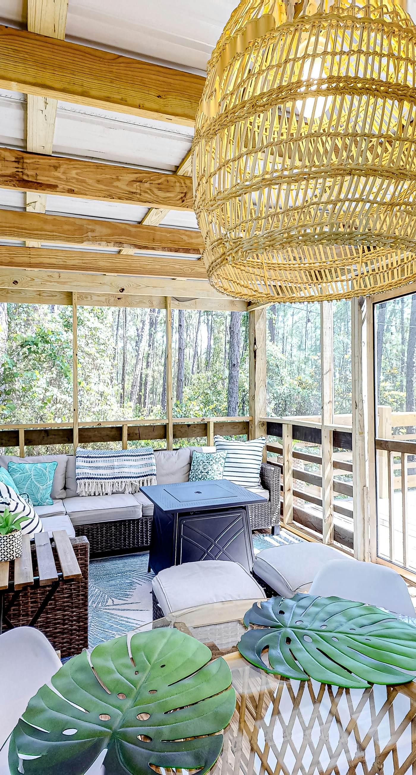 Charming A-frame with whimsical decor, WiFi, decks, sunroom, W&D, & AC - dogs OK