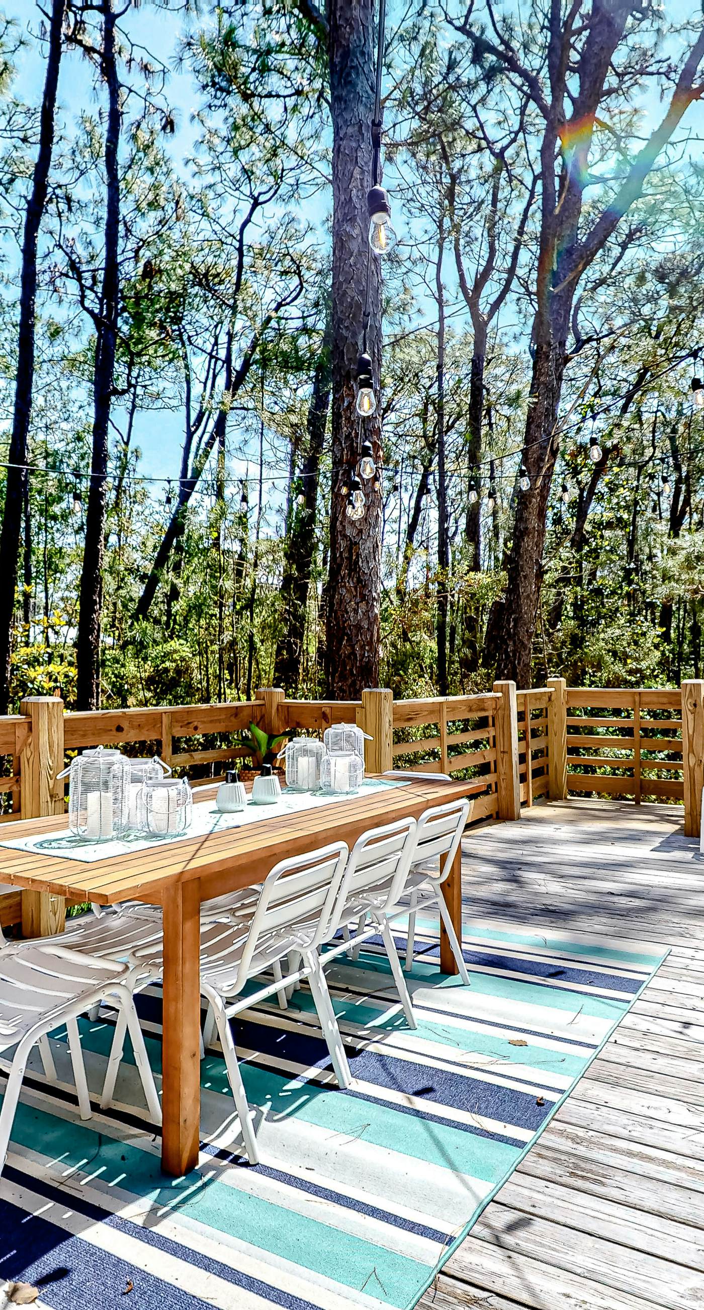 Charming A-frame with whimsical decor, WiFi, decks, sunroom, W&D, & AC - dogs OK