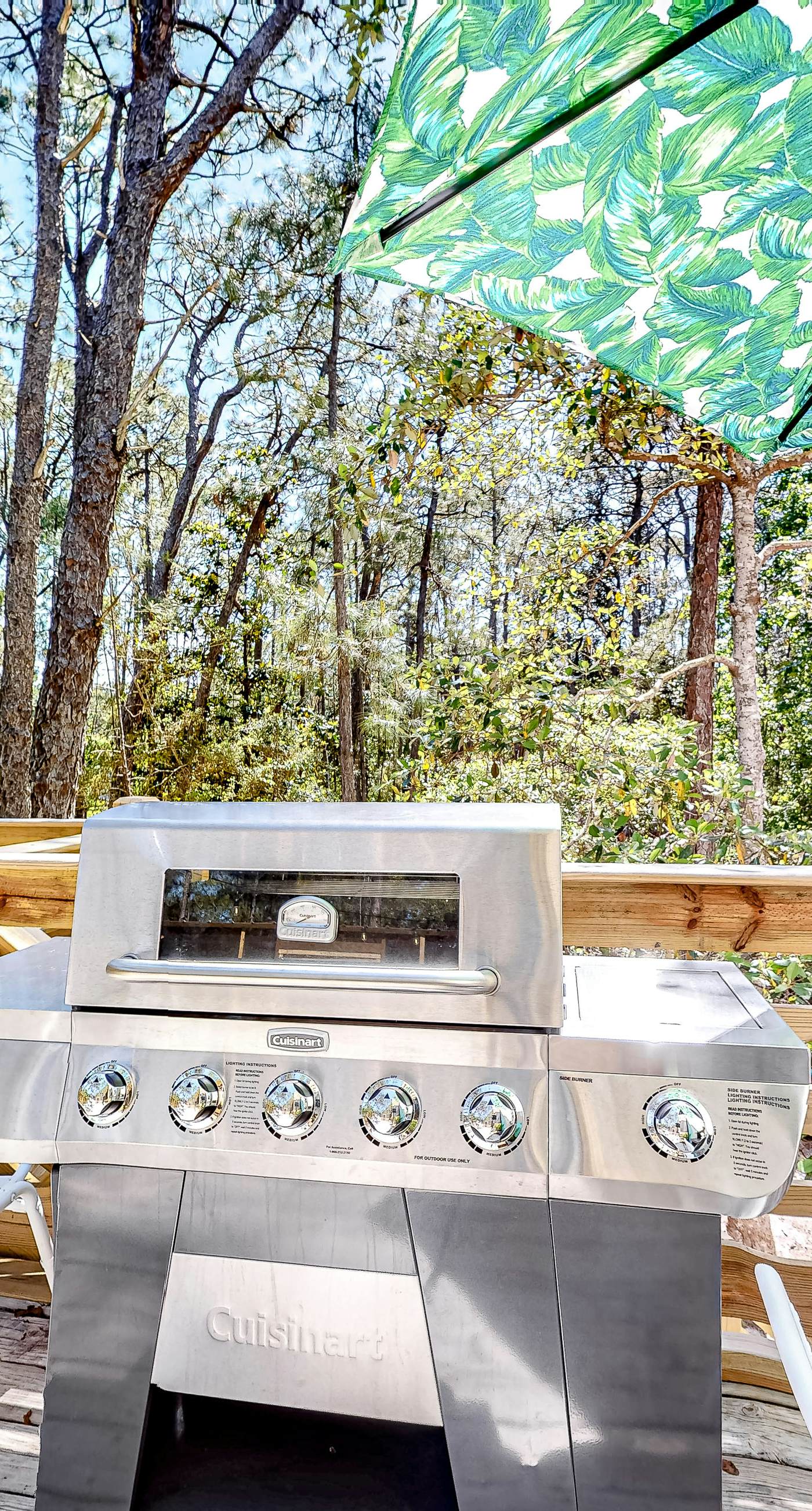 Charming A-frame with whimsical decor, WiFi, decks, sunroom, W&D, & AC - dogs OK