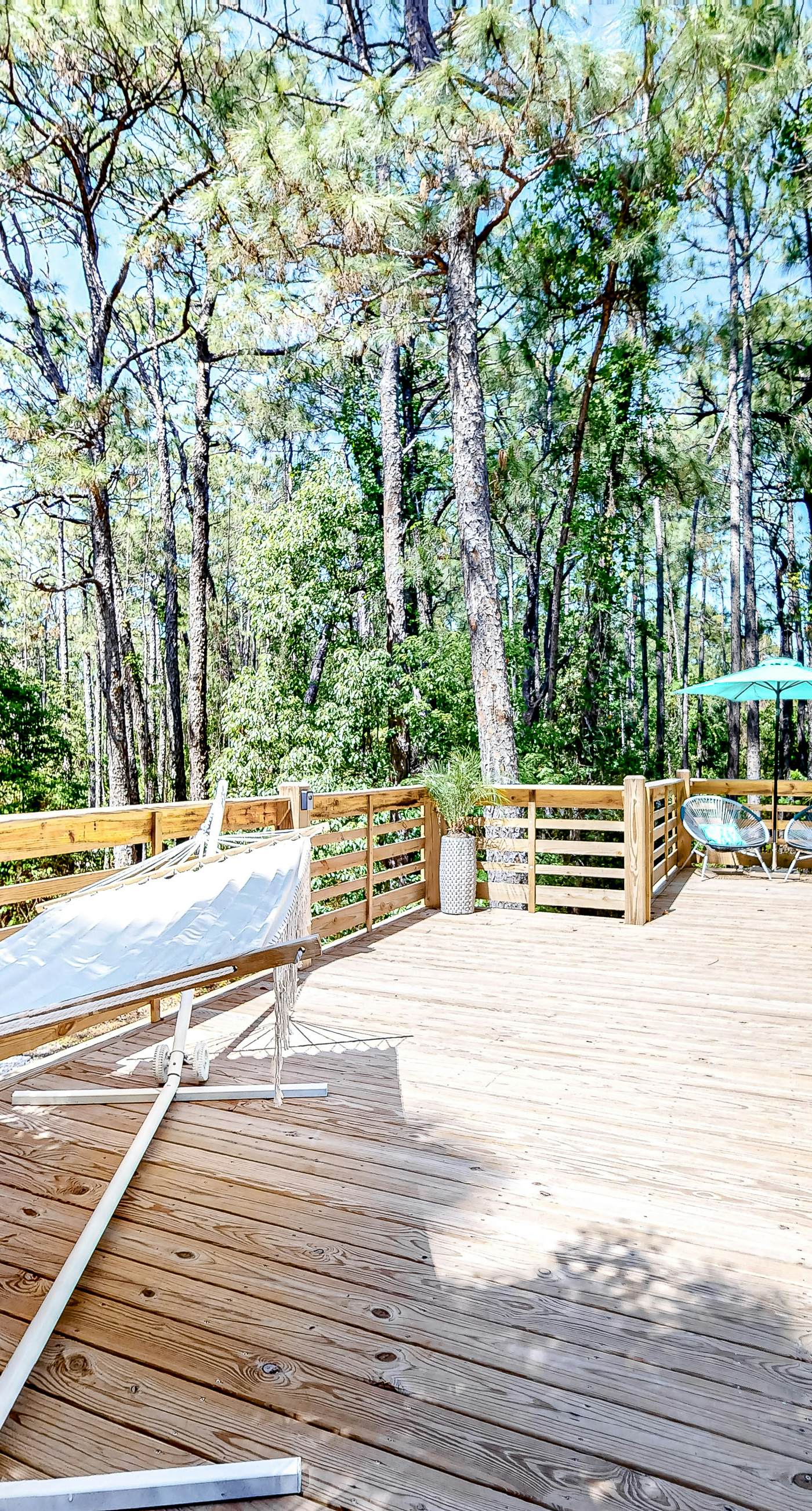 Charming A-frame with whimsical decor, WiFi, decks, sunroom, W&D, & AC - dogs OK