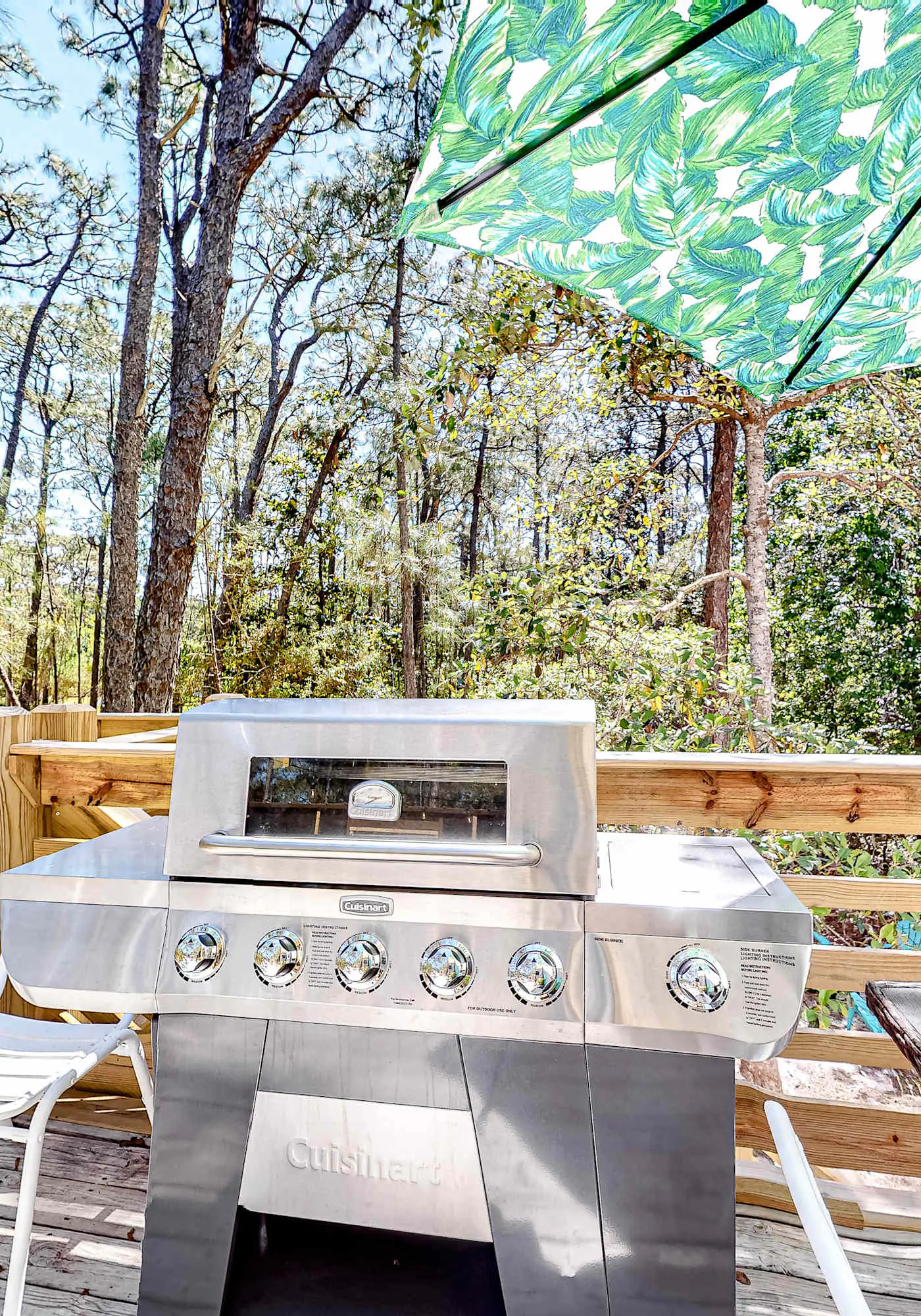 Charming A-frame with whimsical decor, WiFi, decks, sunroom, W&D, & AC - dogs OK