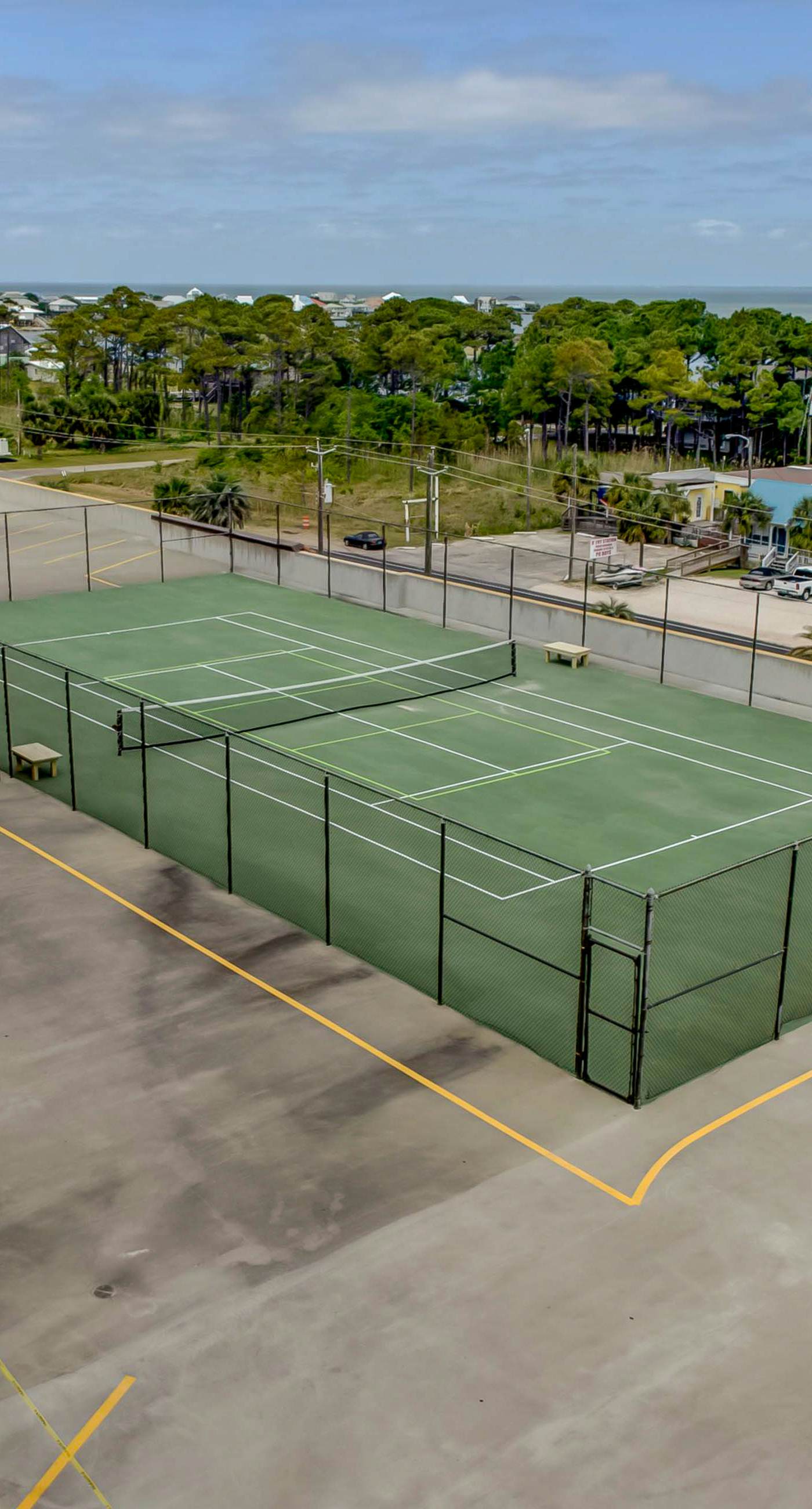 Bright & beachy waterfront condo with pools, tennis, gym, spacious balcony & W/D