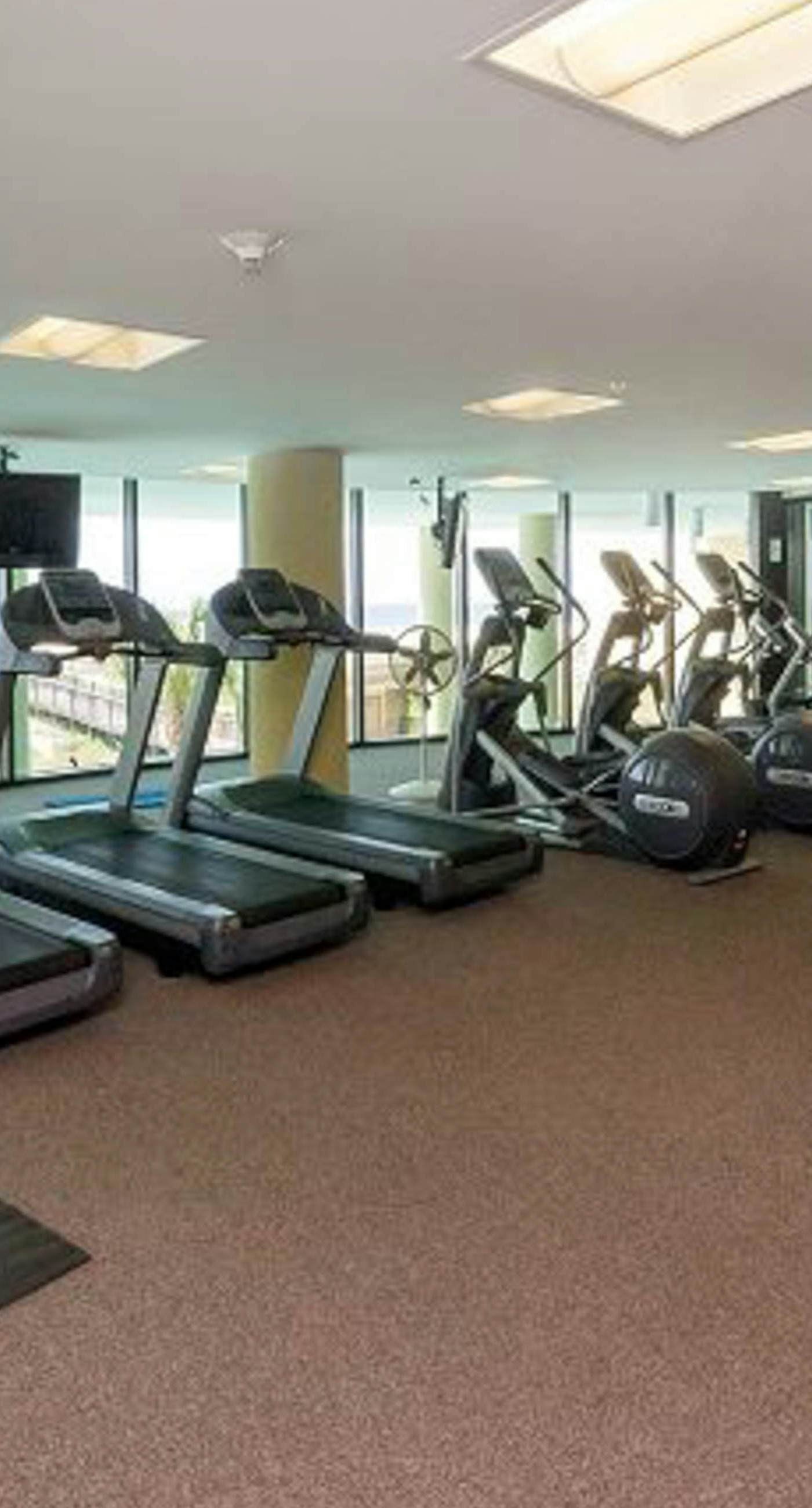 Bright & beachy waterfront condo with pools, tennis, gym, spacious balcony & W/D