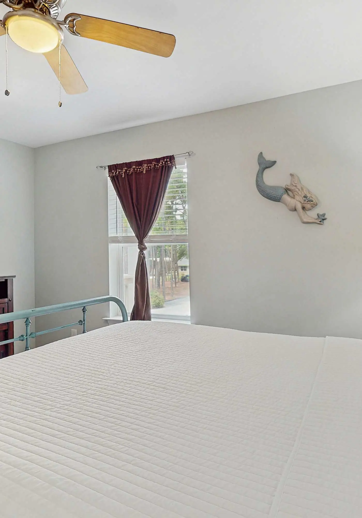 Island Home With Spacious Deck, Lower Patio, Free WiFi, & Beach Access Nearby