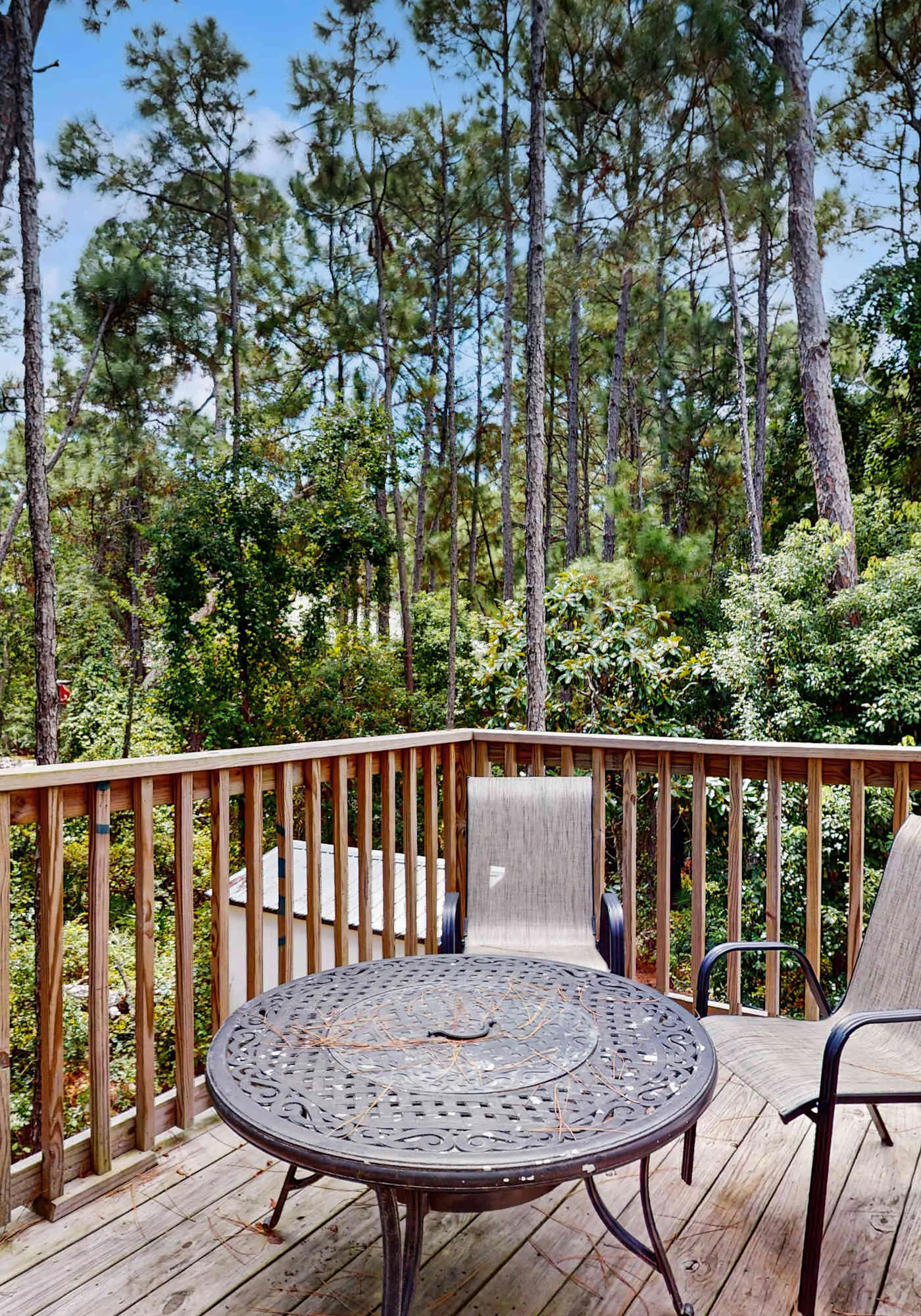 Island Home With Spacious Deck, Lower Patio, Free WiFi, & Beach Access Nearby