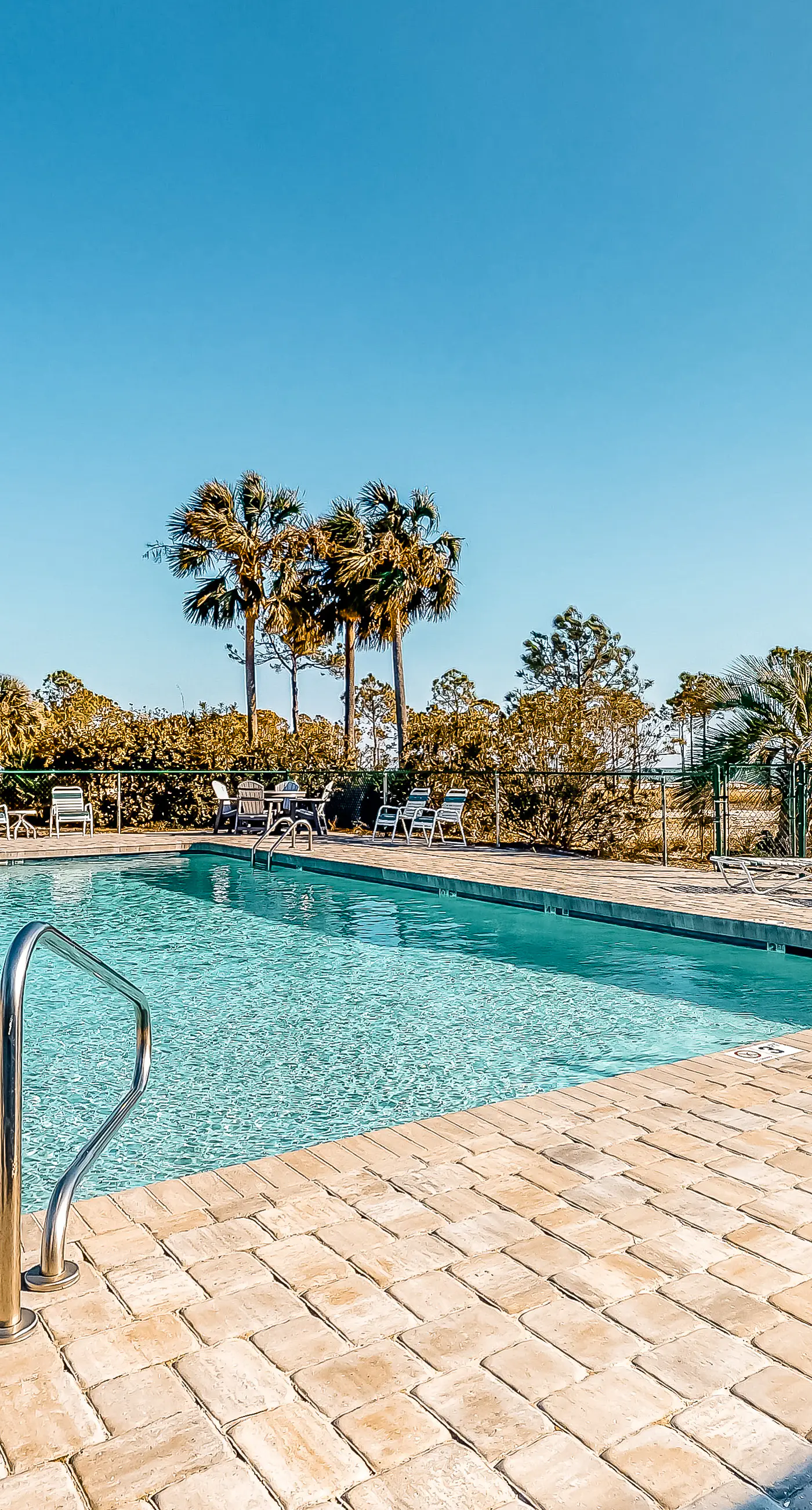 Spacious Island Gem Near the Beach & Town With Large Deck & Full Kitchen - Dogs OK