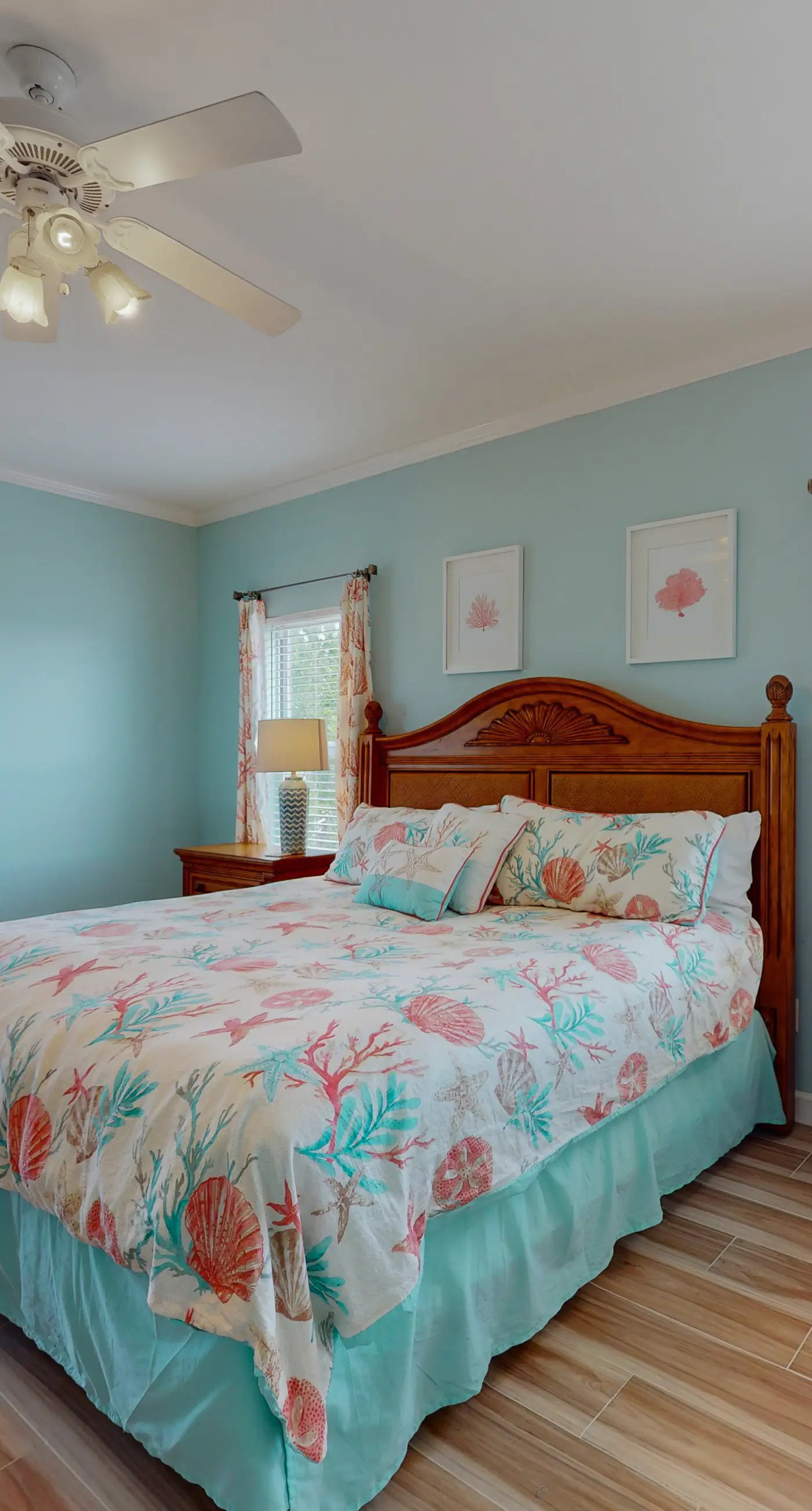 Spacious Island Gem Near the Beach & Town With Large Deck & Full Kitchen - Dogs OK