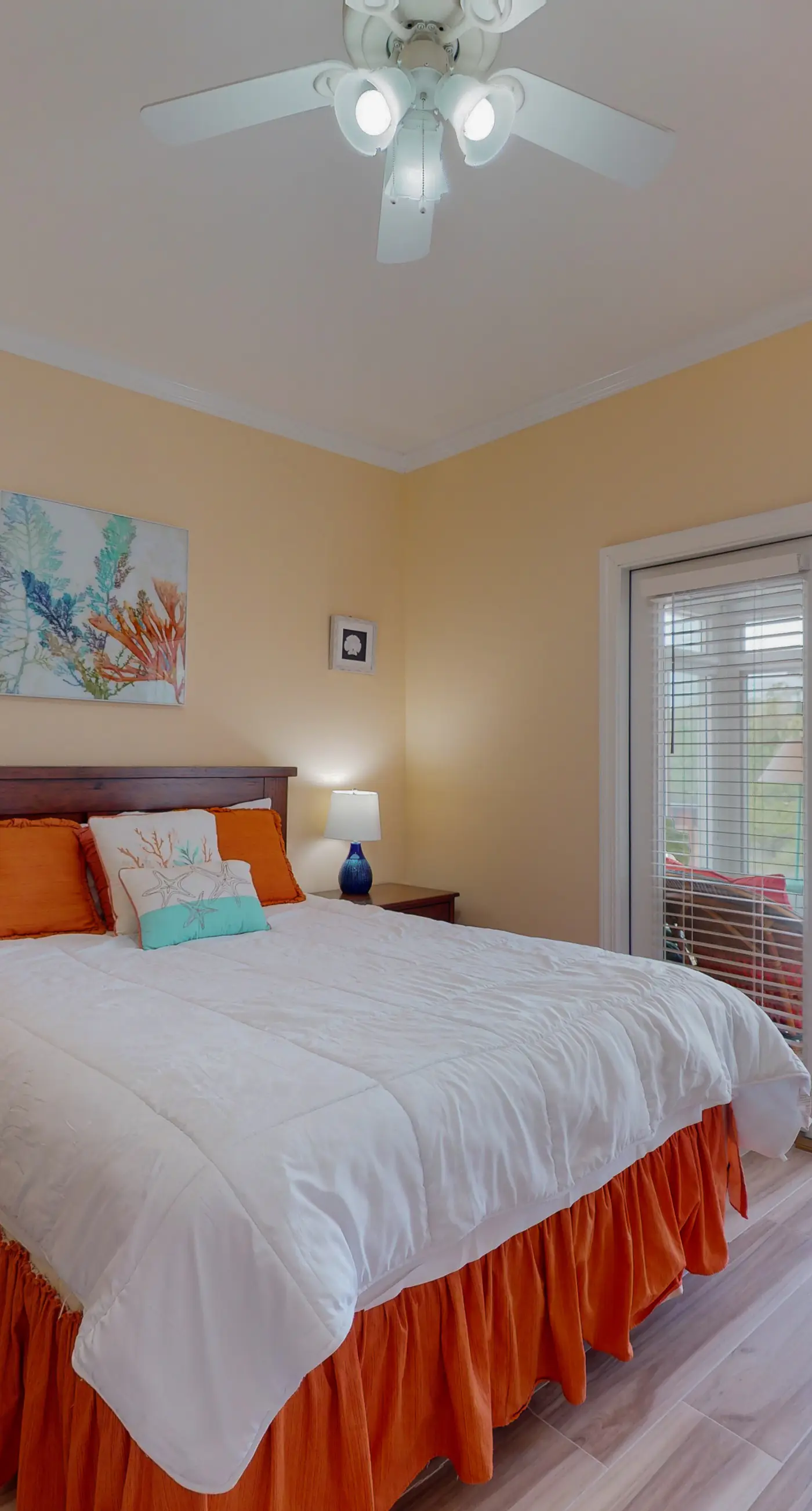 Spacious Island Gem Near the Beach & Town With Large Deck & Full Kitchen - Dogs OK