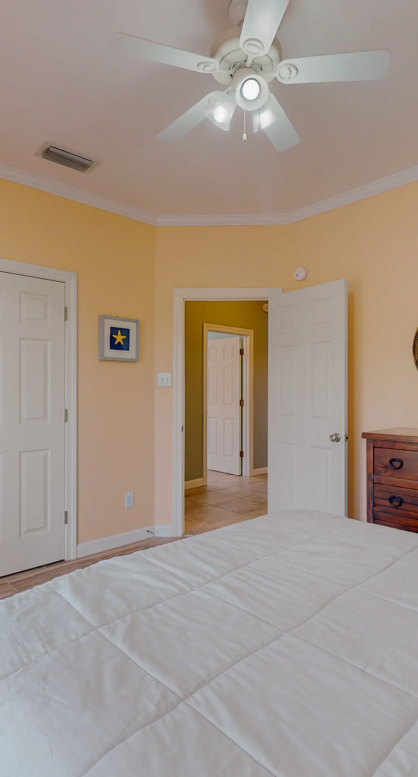 Spacious Island Gem Near the Beach & Town With Large Deck & Full Kitchen - Dogs OK