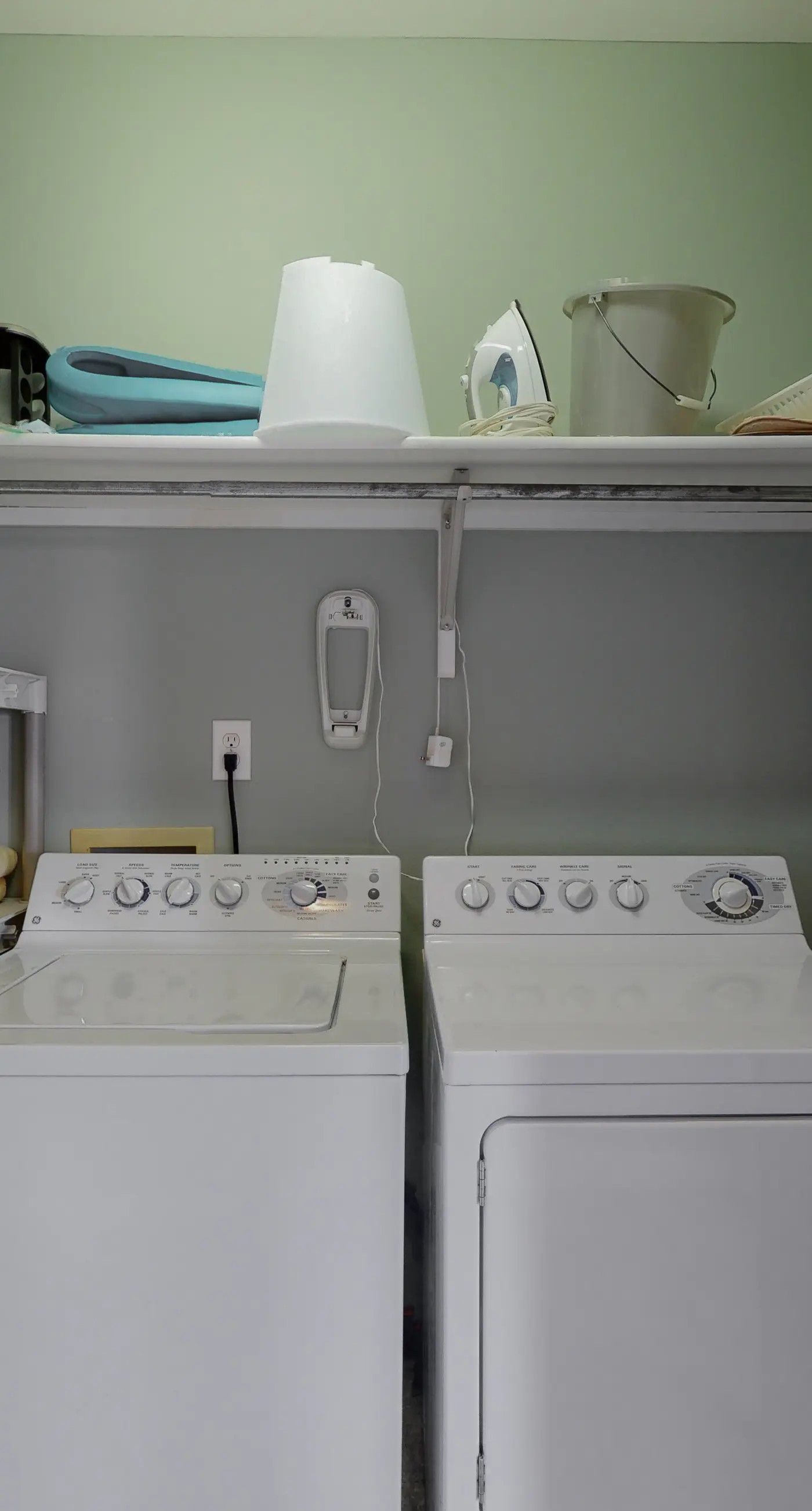 Spacious Island Gem Near the Beach & Town With Large Deck & Full Kitchen - Dogs OK