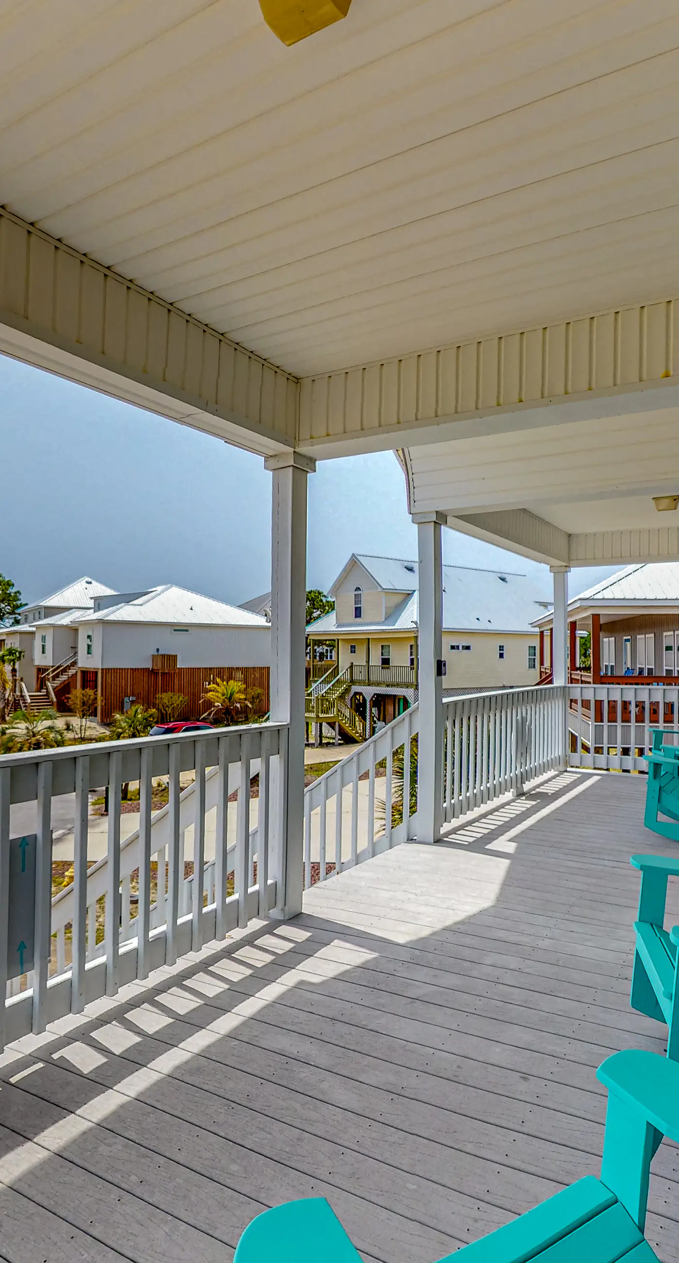 Spacious Island Gem Near the Beach & Town With Large Deck & Full Kitchen - Dogs OK
