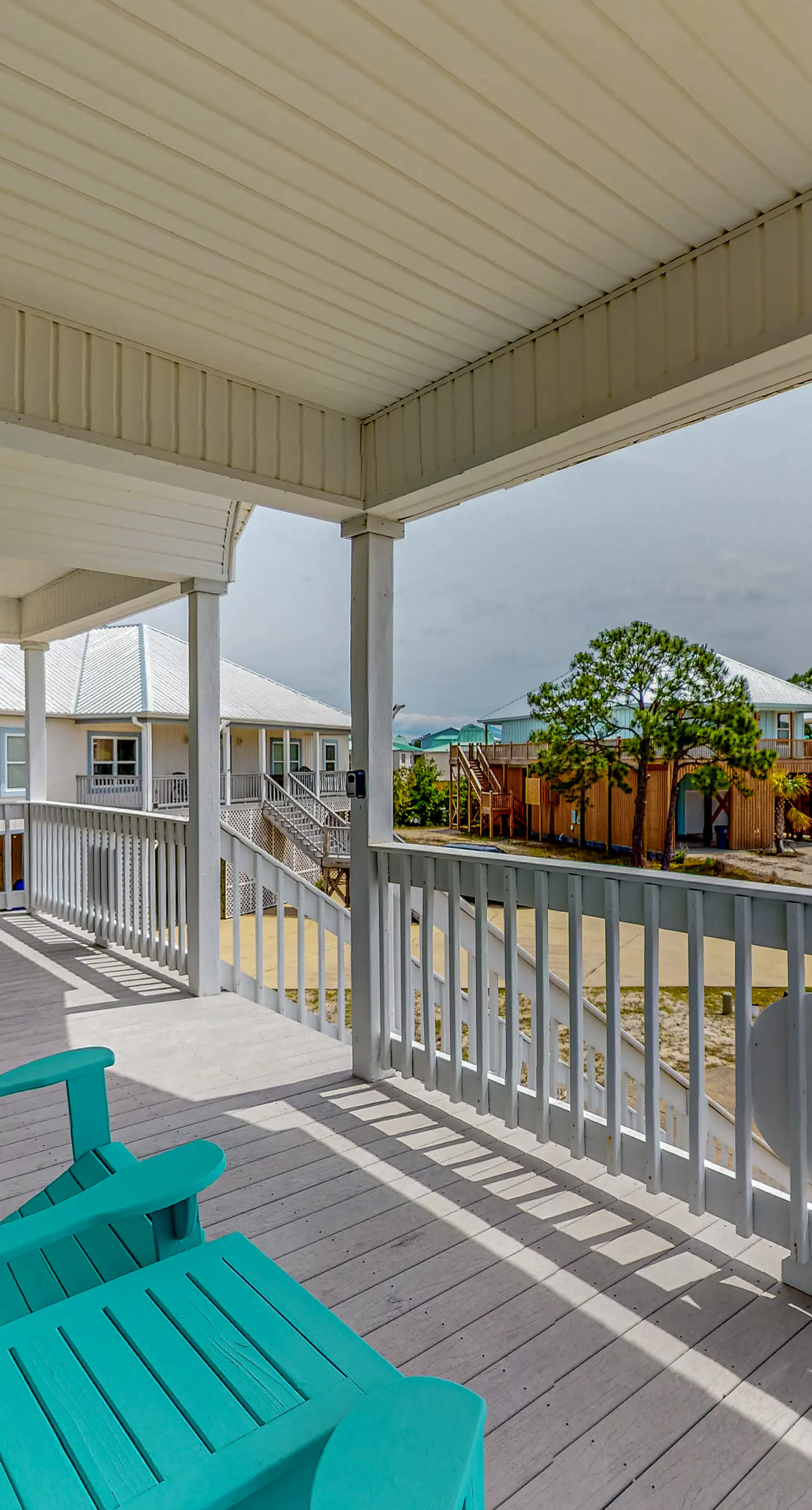 Spacious Island Gem Near the Beach & Town With Large Deck & Full Kitchen - Dogs OK