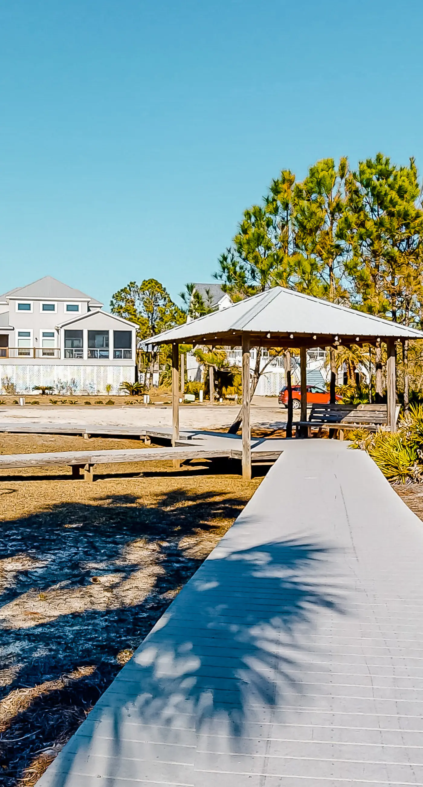 Spacious Island Gem Near the Beach & Town With Large Deck & Full Kitchen - Dogs OK