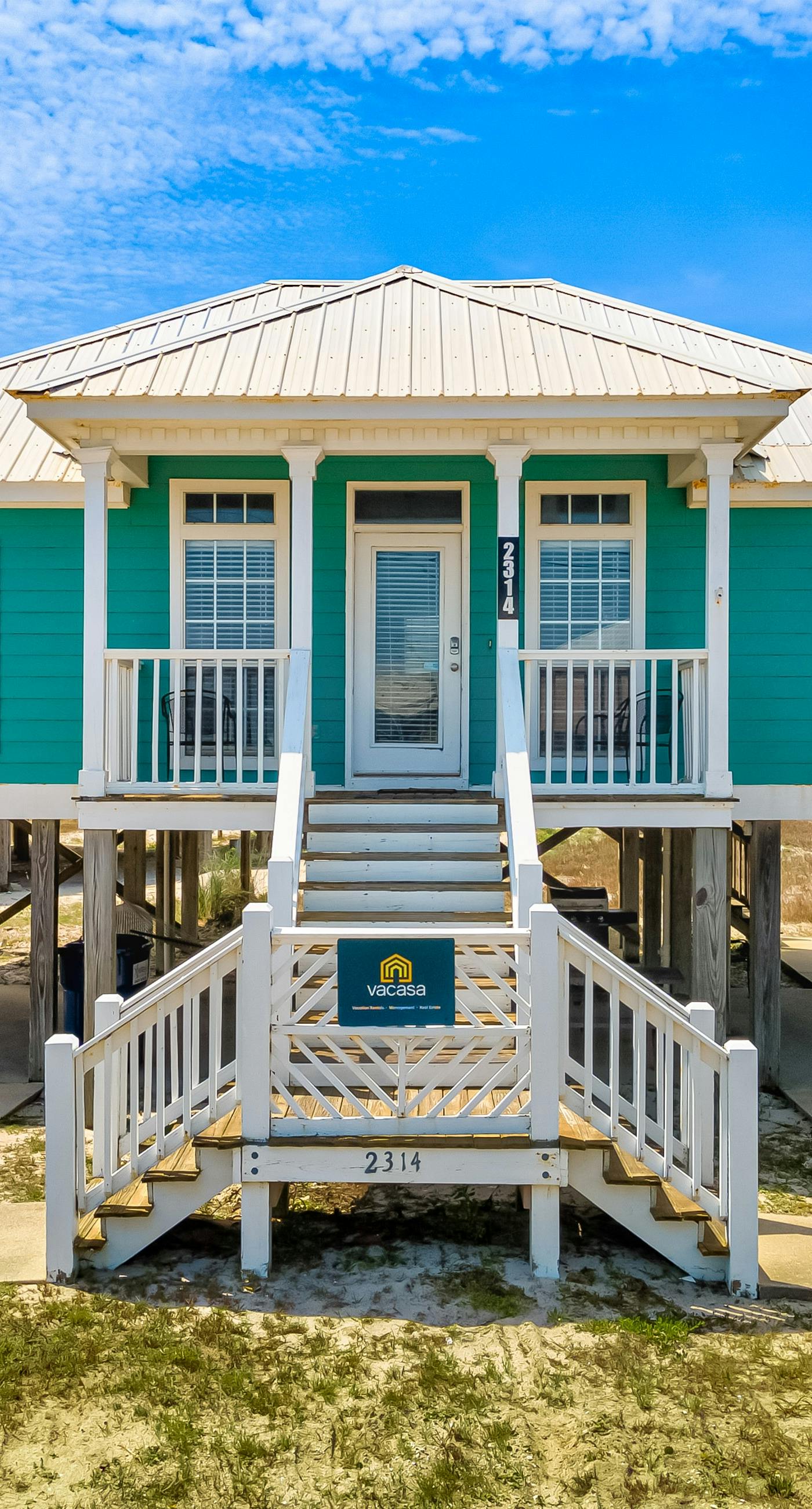 Newly remodeled bay view home with high-speed WiFi, central AC, and gas grill