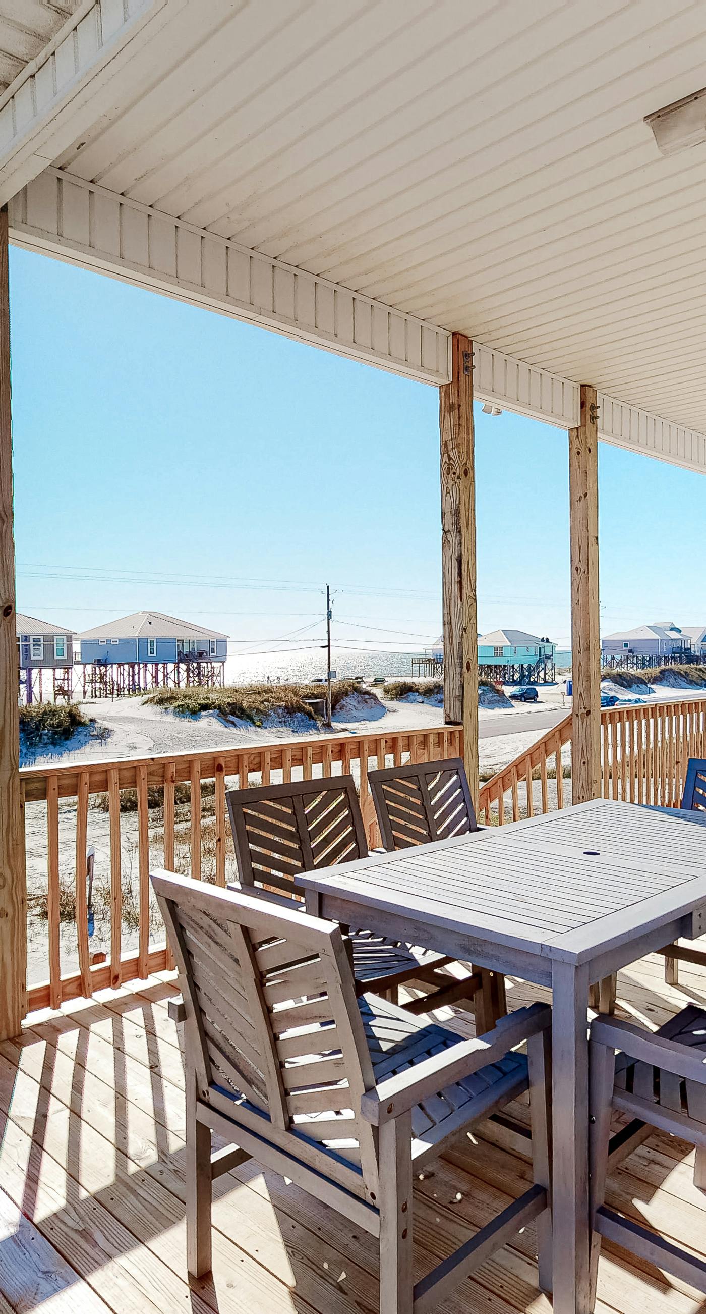 Dog-friendly home with Gulf views, washer,dryer & central AC