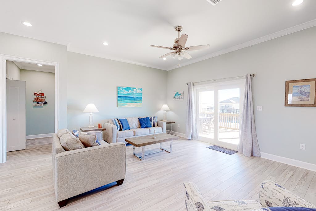 Dog-friendly home with Gulf views, washer,dryer & central AC