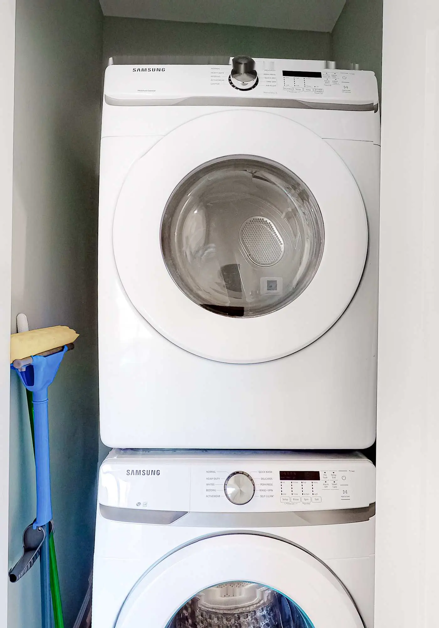 Dog-friendly home with Gulf views, washer,dryer & central AC