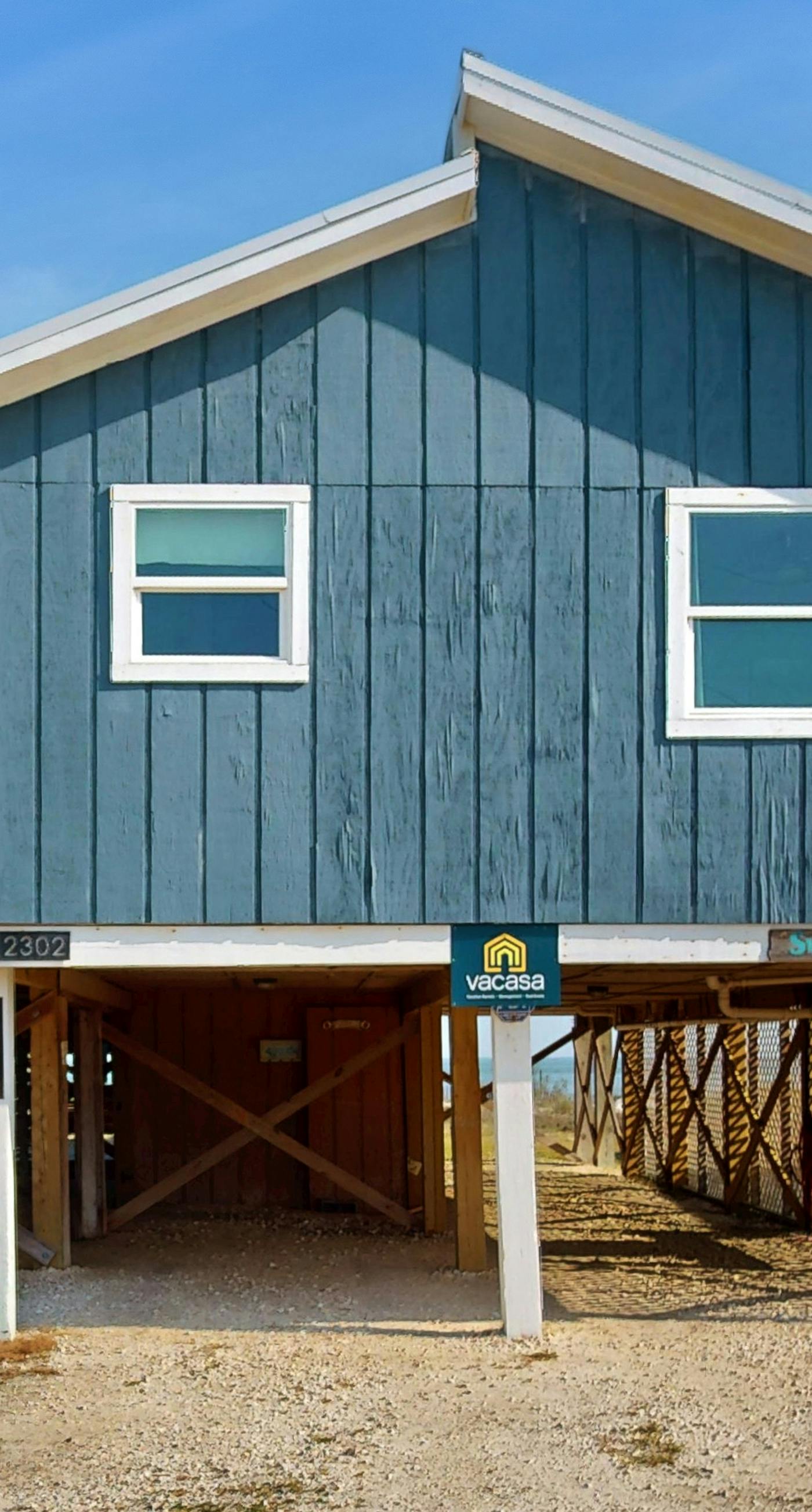 Island Gem on the Water With Private Dock, Large Deck, Gas Grill & WiFi - Dogs OK