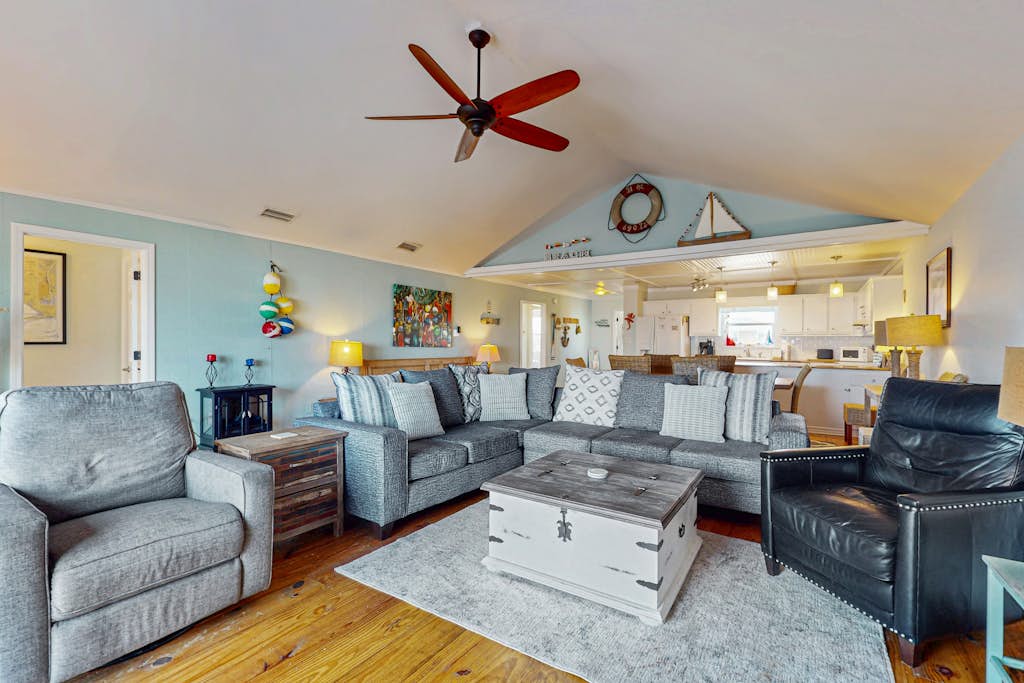 Island Gem on the Water With Private Dock, Large Deck, Gas Grill & WiFi - Dogs OK