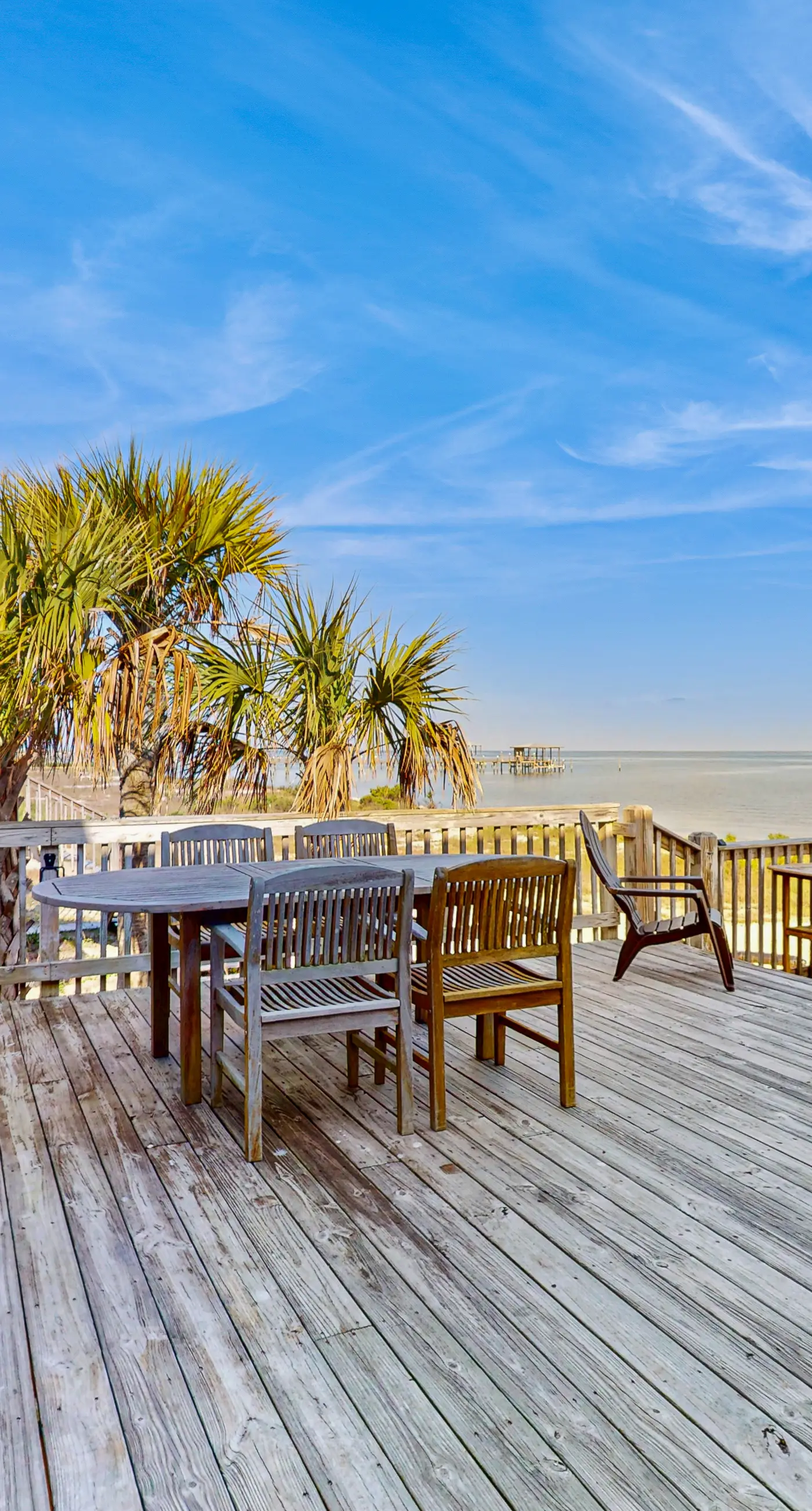 Island Gem on the Water With Private Dock, Large Deck, Gas Grill & WiFi - Dogs OK