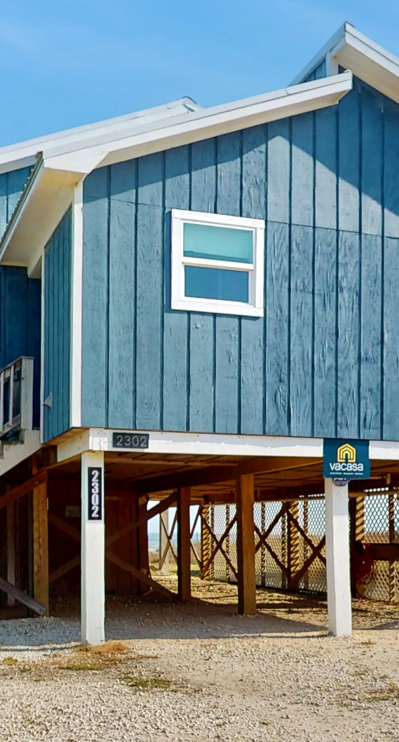 Island Gem on the Water With Private Dock, Large Deck, Gas Grill & WiFi - Dogs OK