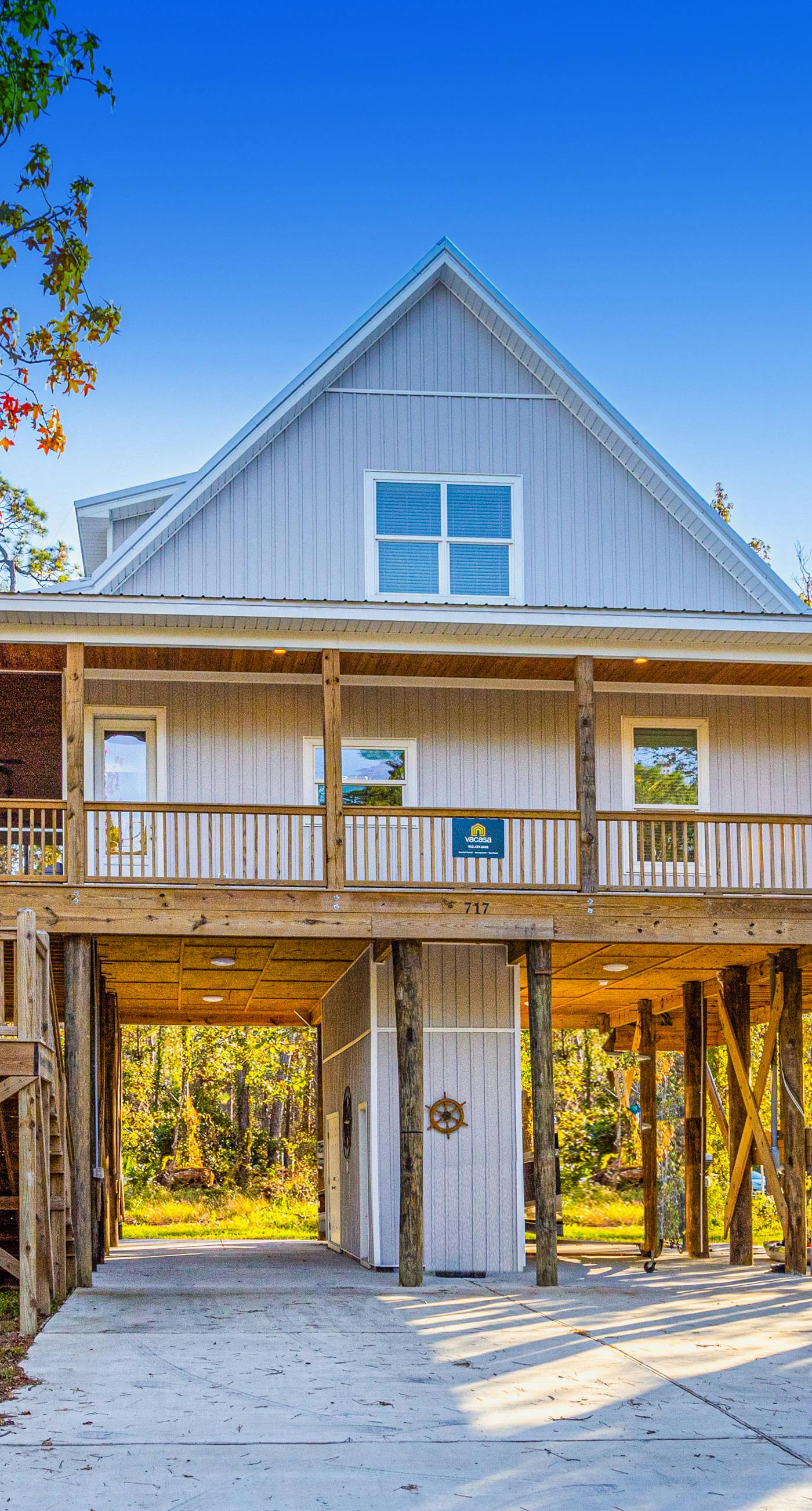 Gorgeous new-build with boat parking, bunk room, WiFi, AC - dogs welcome