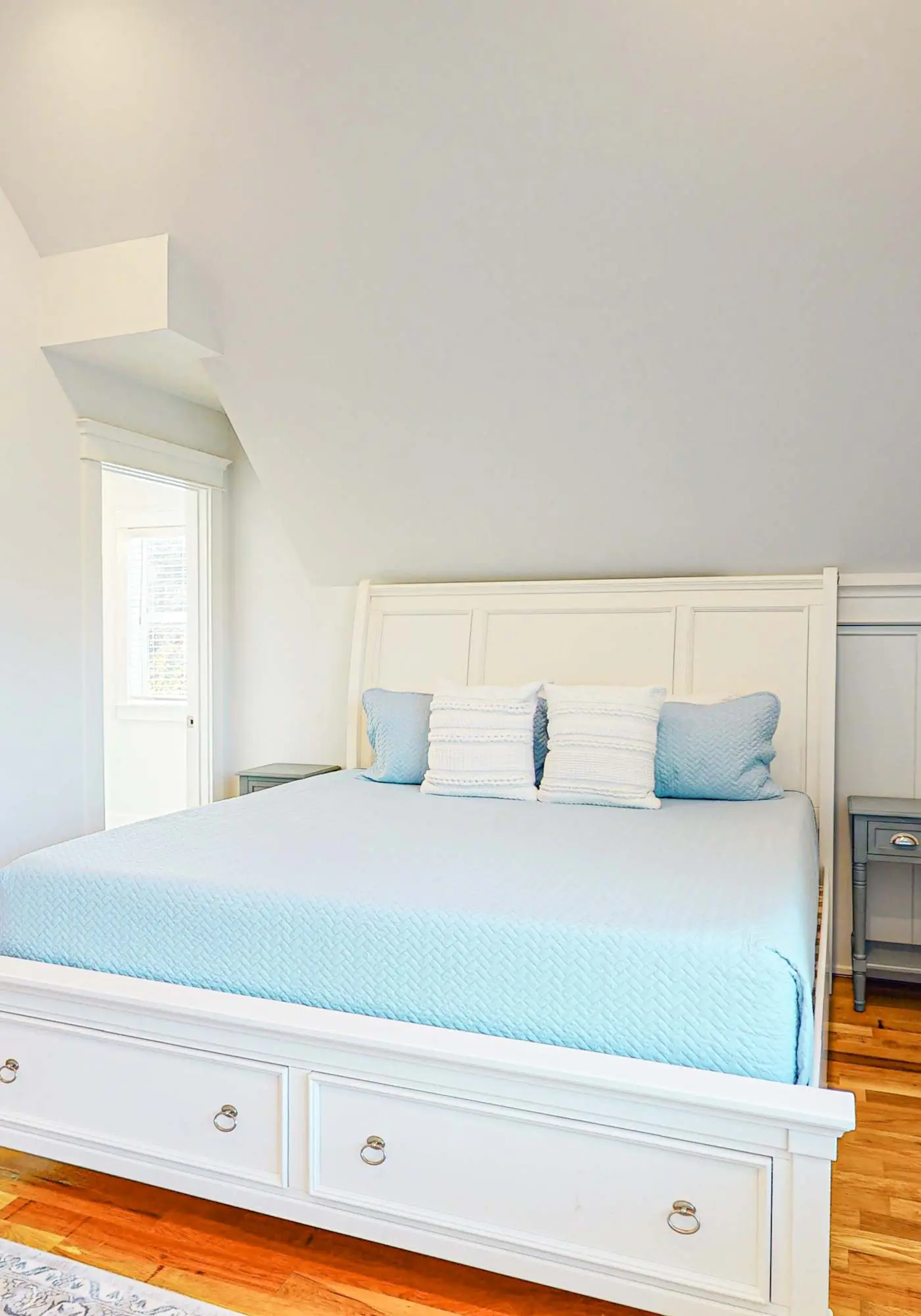 Gorgeous new-build with boat parking, bunk room, WiFi, AC - dogs welcome