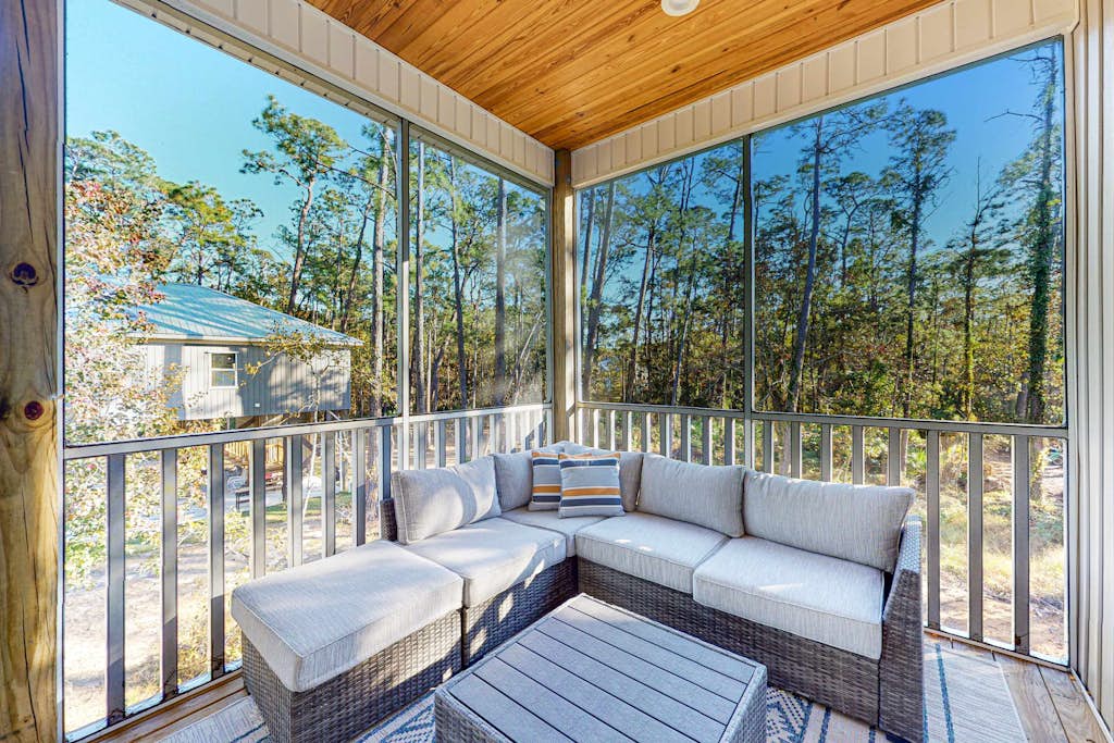 Gorgeous new-build with boat parking, bunk room, WiFi, AC - dogs welcome