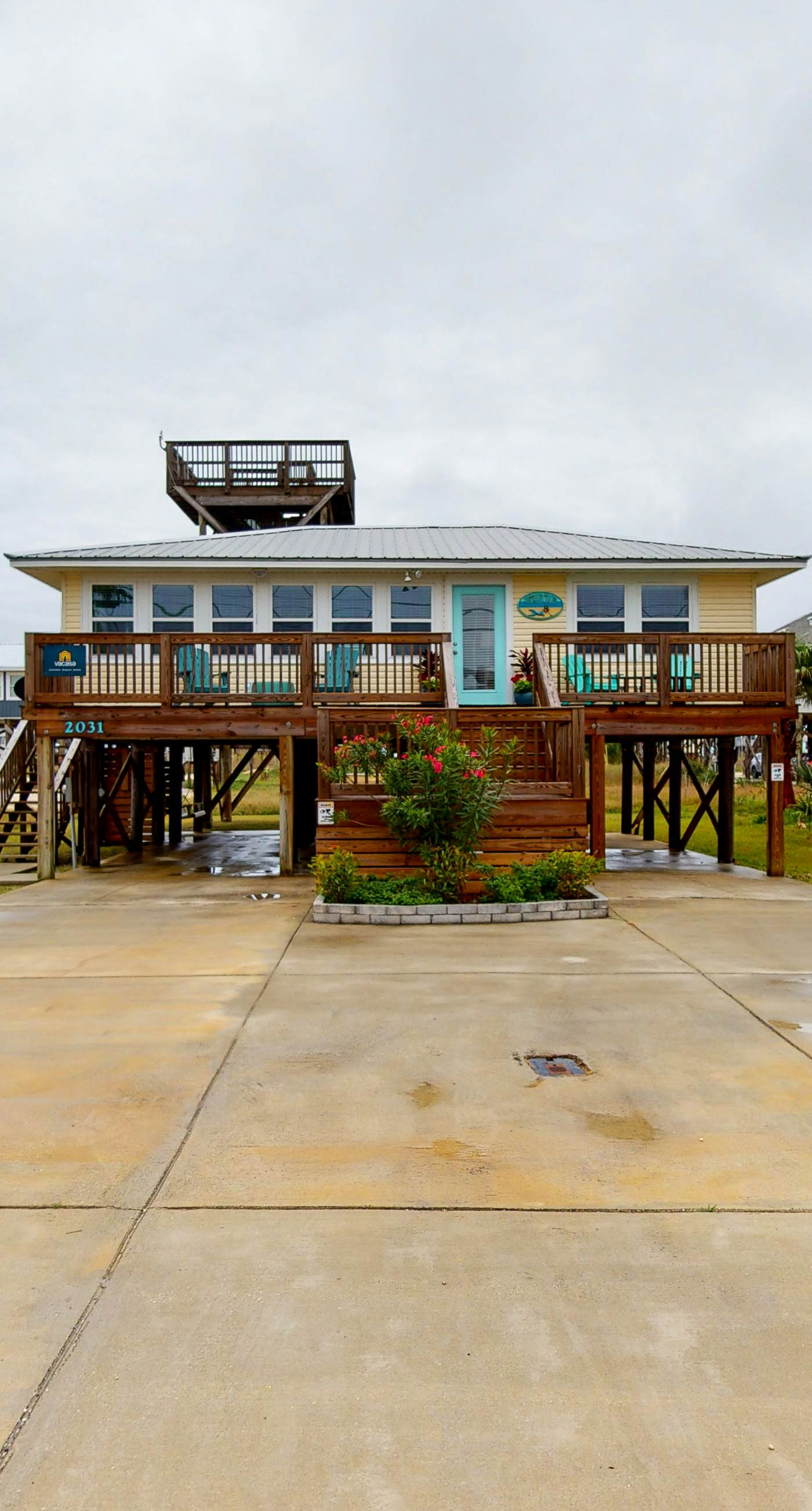 Bay view home with WiFi, central ac, & decks - snowbirds, dogs welcome