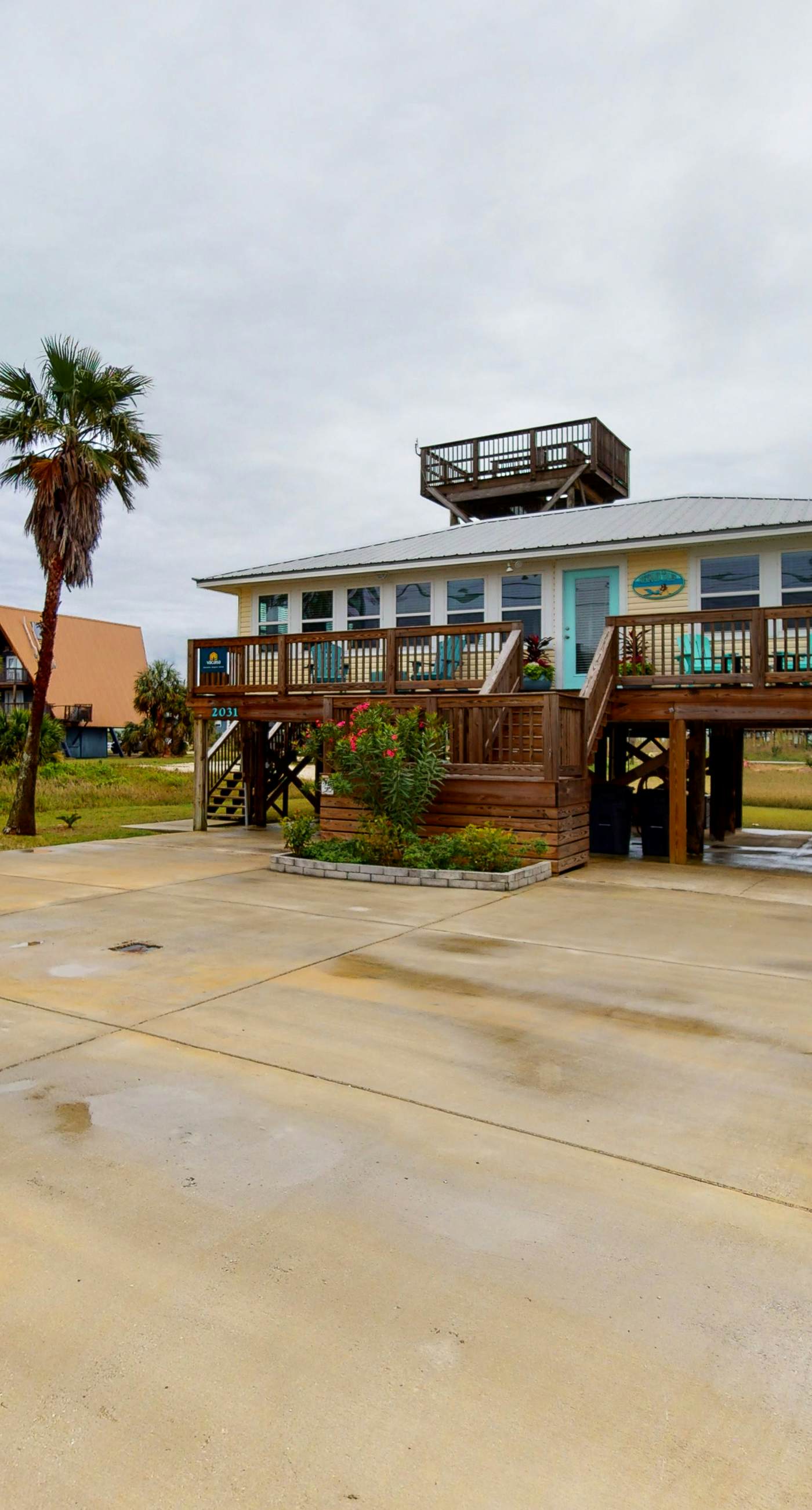 Bay view home with WiFi, central ac, & decks - snowbirds, dogs welcome