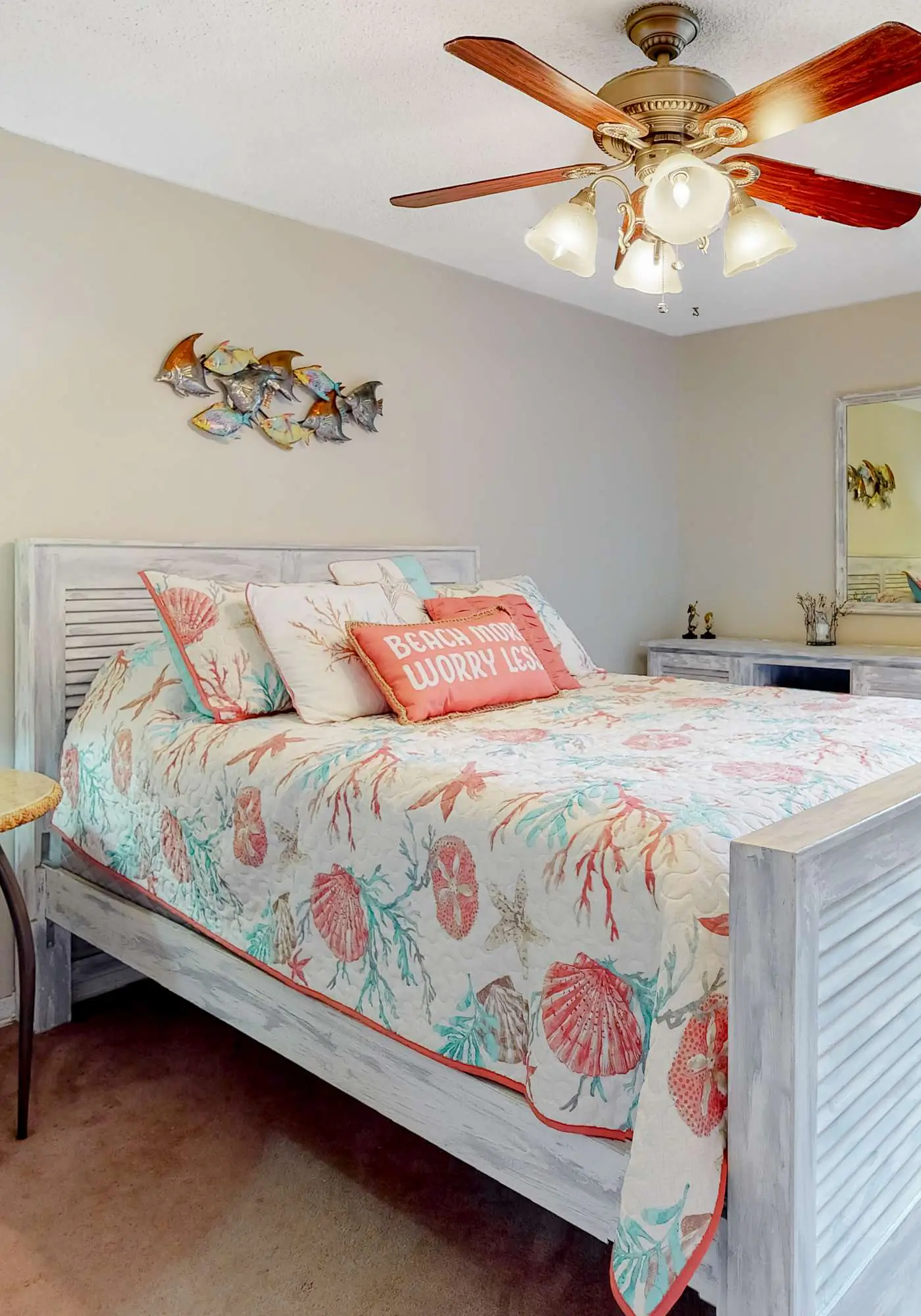 Dreamy island home with outdoor kitchen, gas grill, firepit, WiFi & lush yard