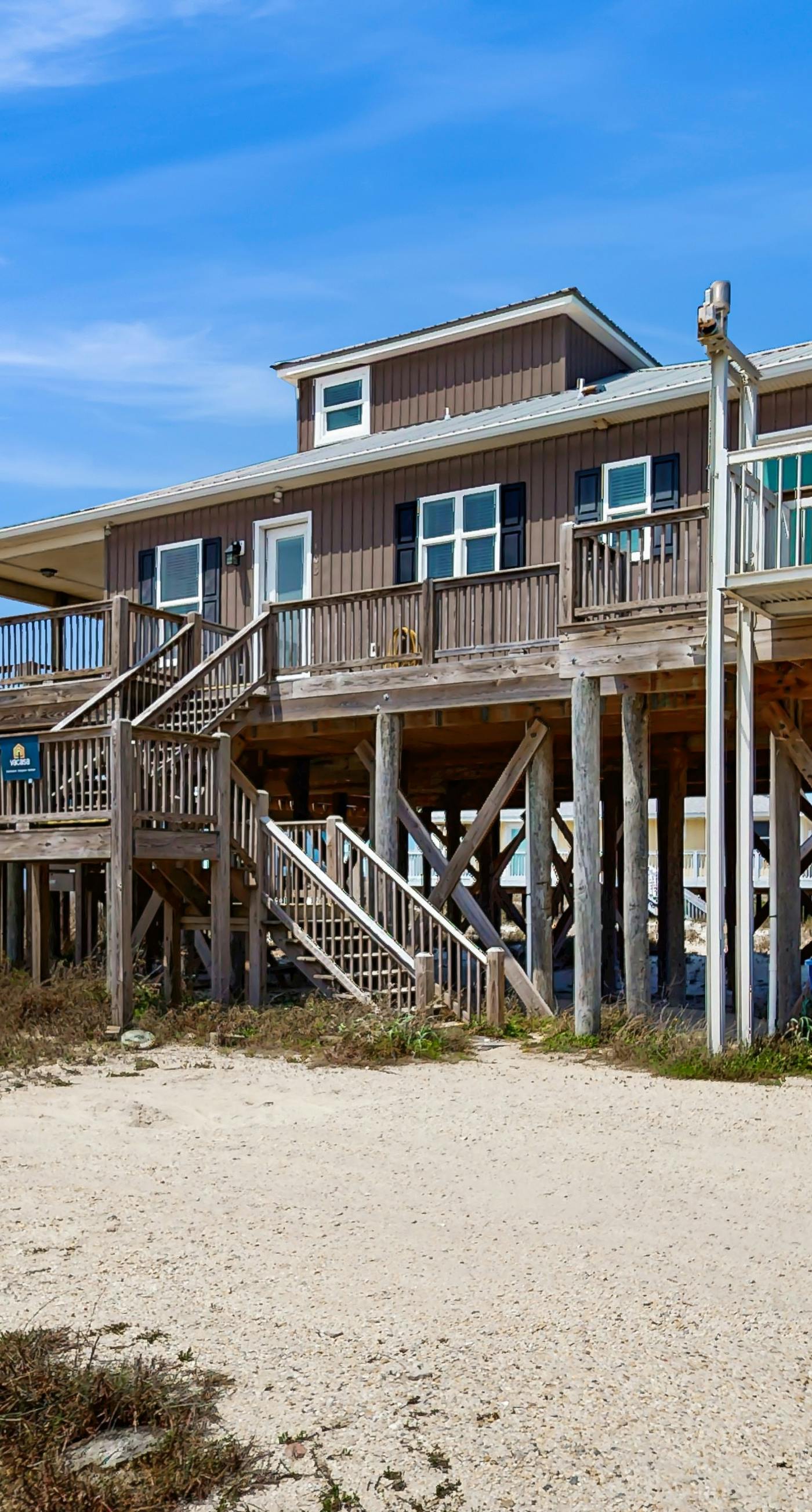 2nd-floor Gulf front home with deck, beach & Gulf views, AC, washer,dryer & WiFi