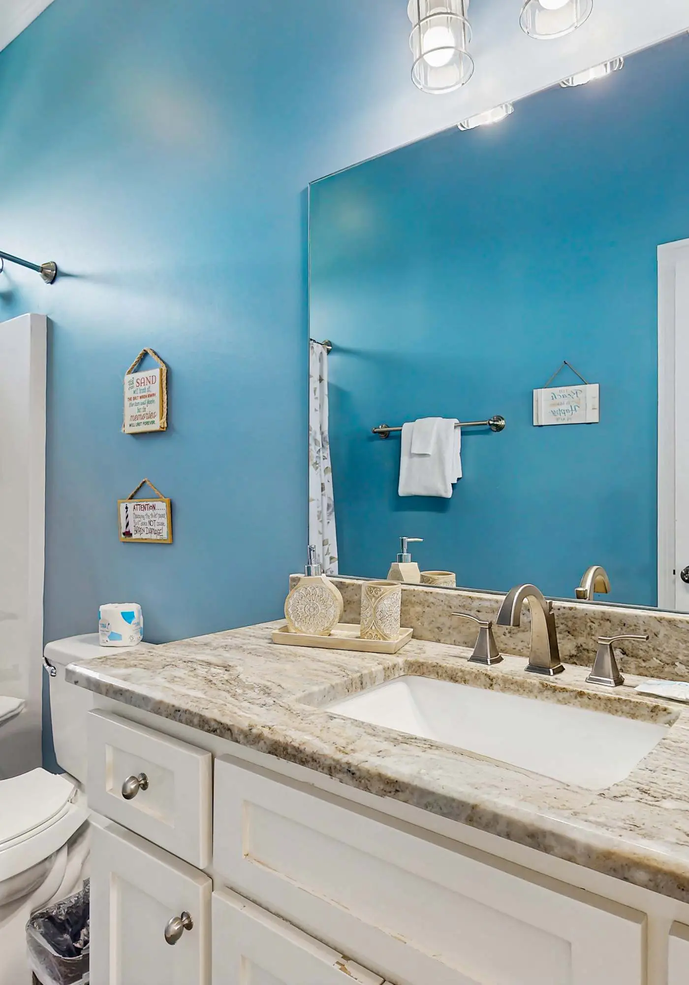 2nd-floor Gulf front home with deck, beach & Gulf views, AC, washer,dryer & WiFi