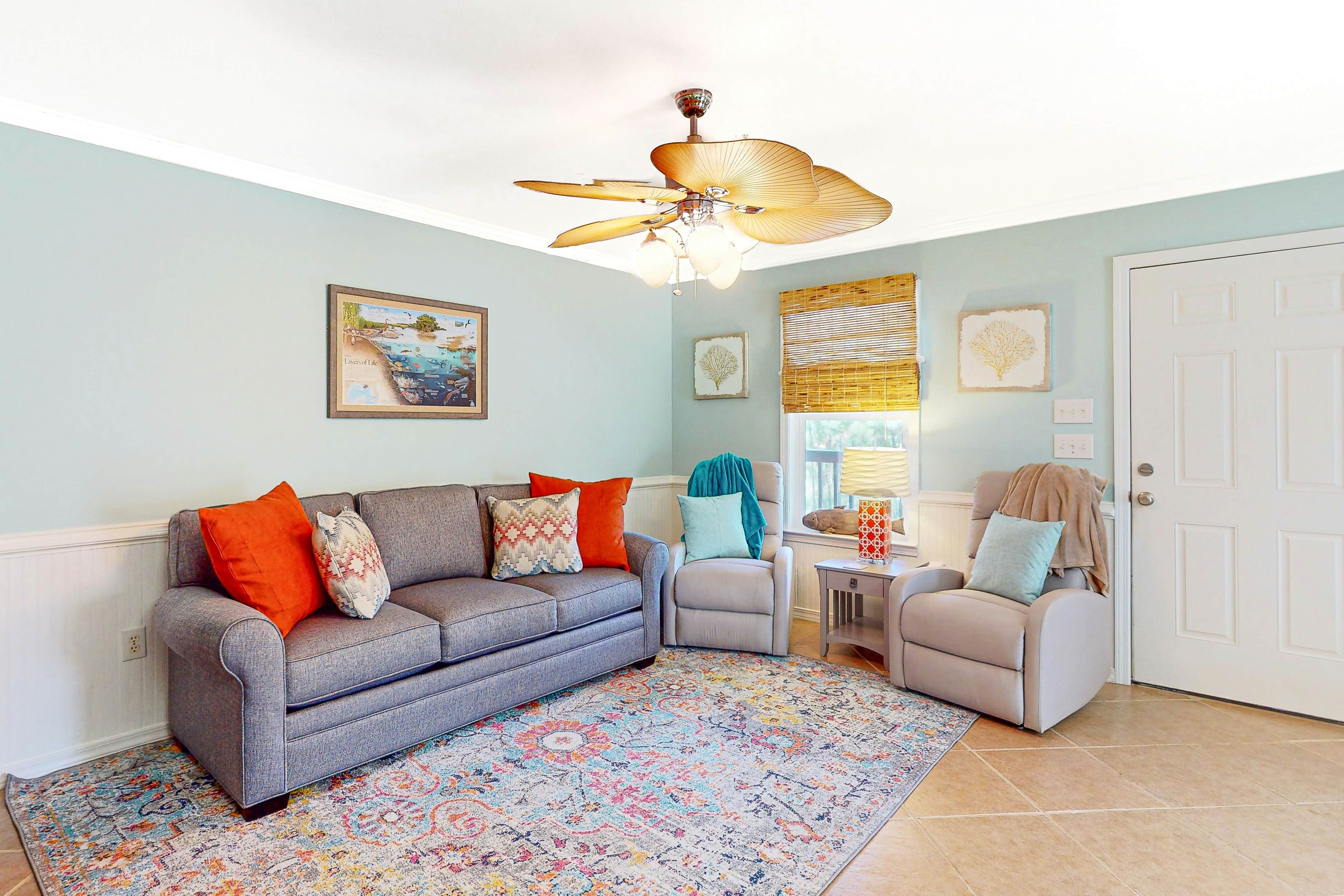Dog-friendly, corner townhome steps from the beach with patio & WiFi