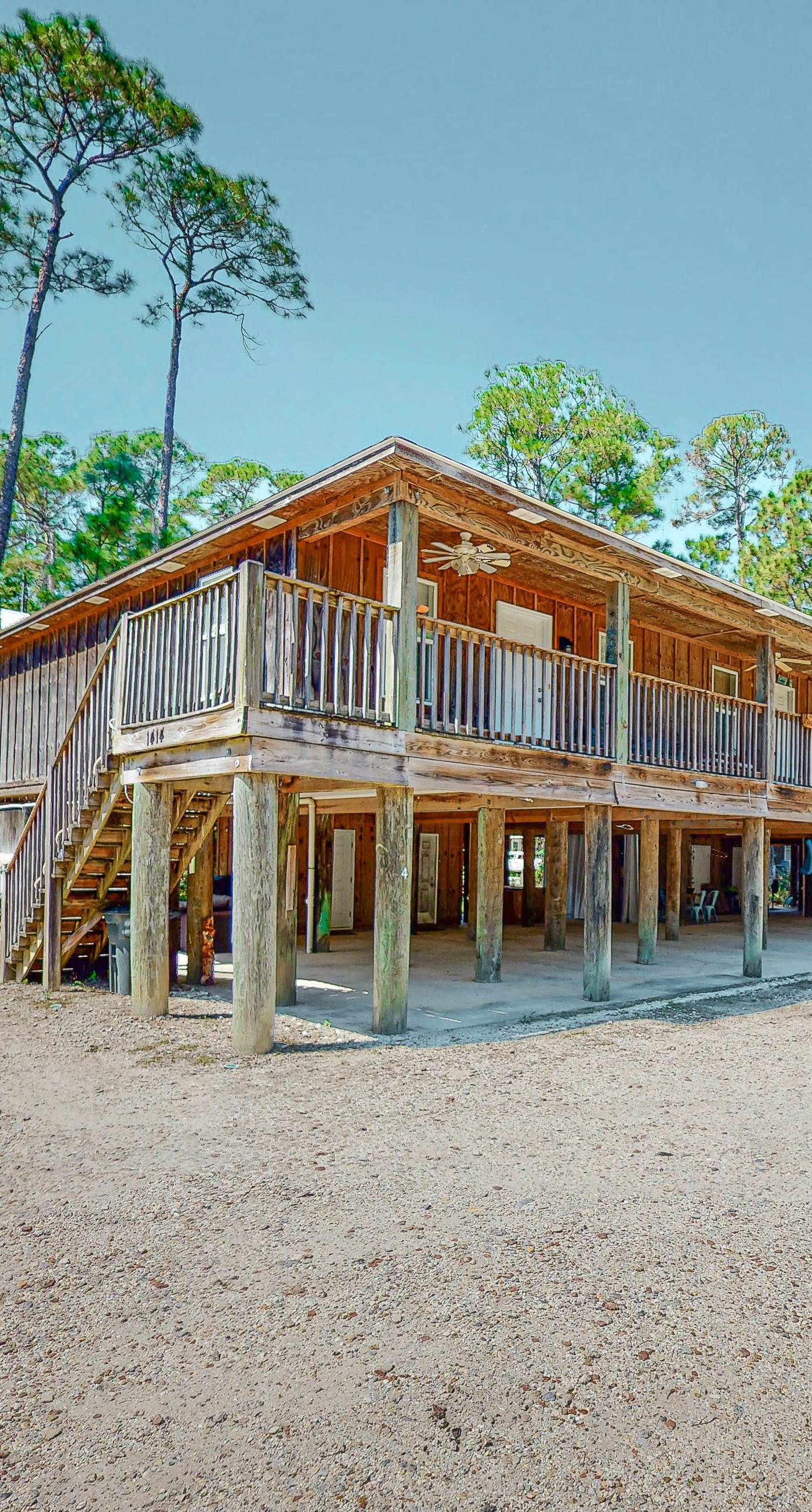 Dog-friendly, corner townhome steps from the beach with patio & WiFi