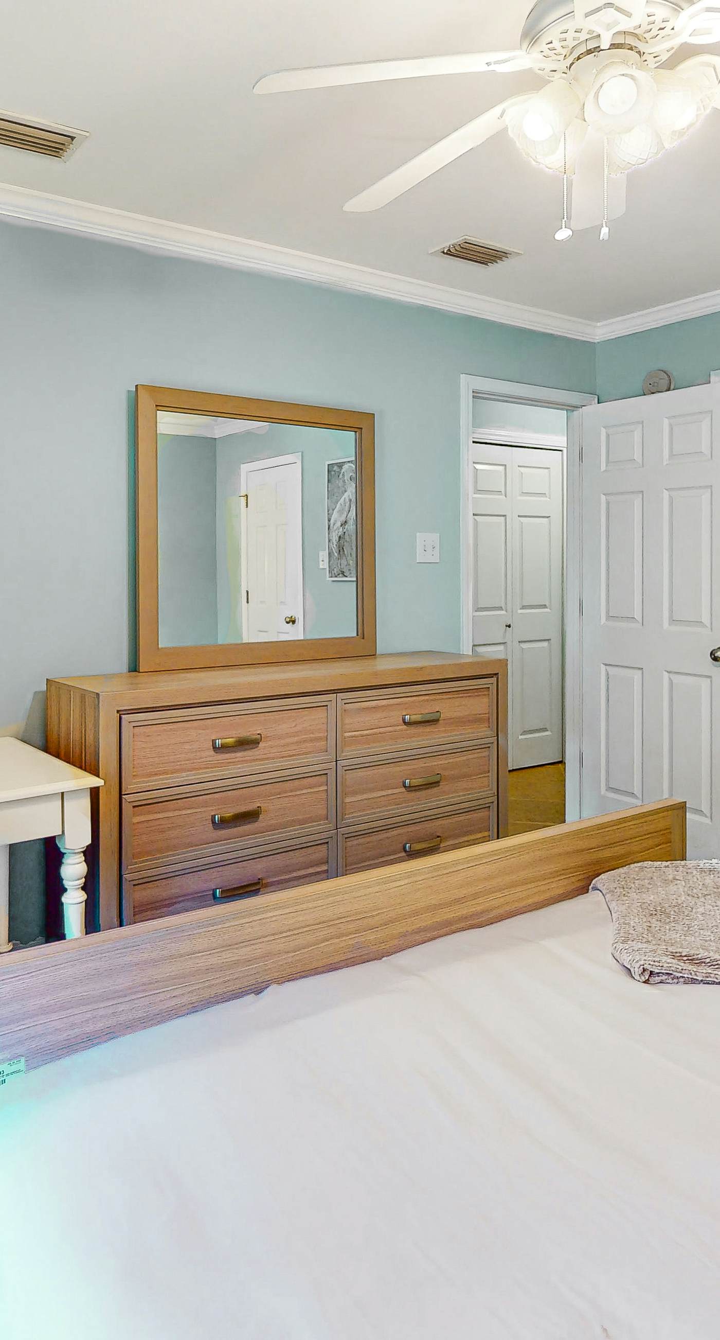 Dog-friendly, corner townhome steps from the beach with patio & WiFi