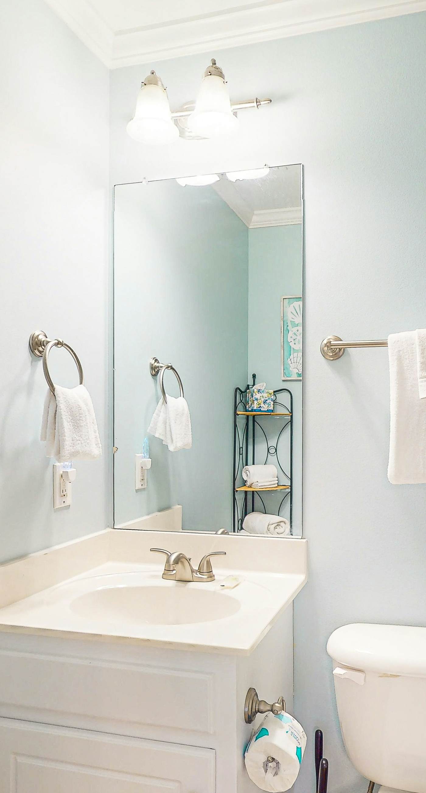 Dog-friendly, corner townhome steps from the beach with patio & WiFi