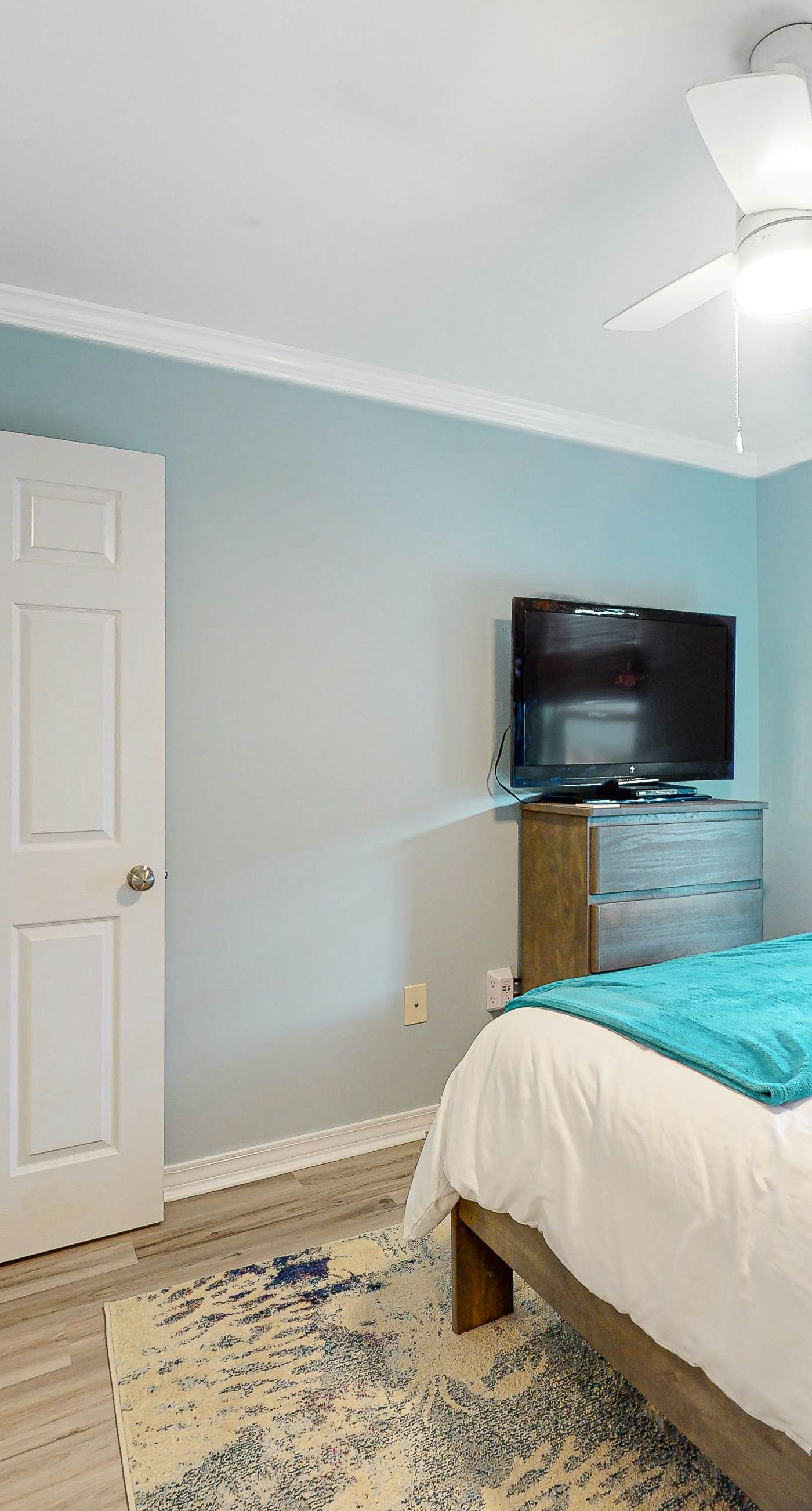 Dog-friendly, corner townhome steps from the beach with patio & WiFi